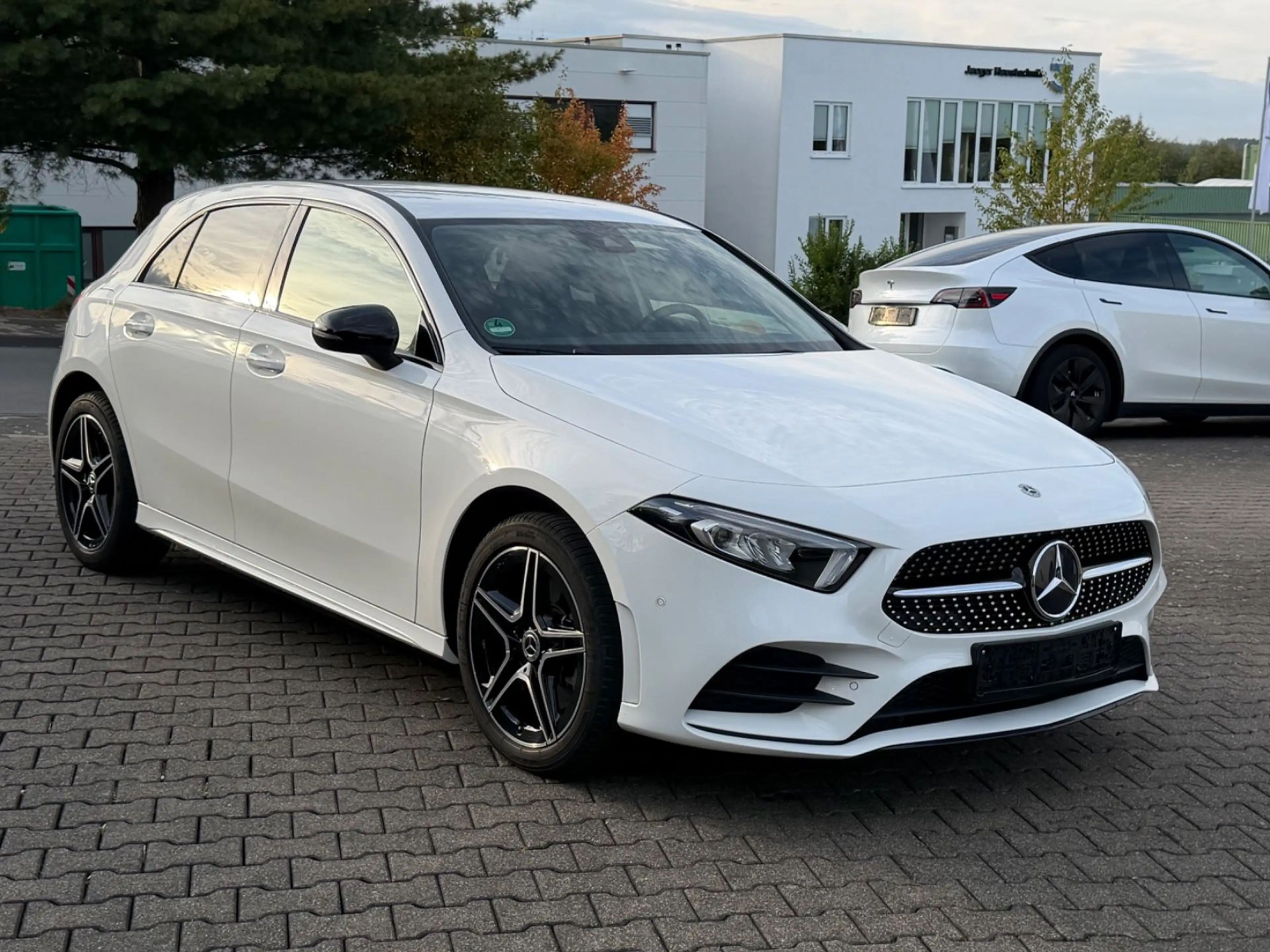 Mercedes-Benz A 250 e AMG Edition LED Night Ambiente — photo 3