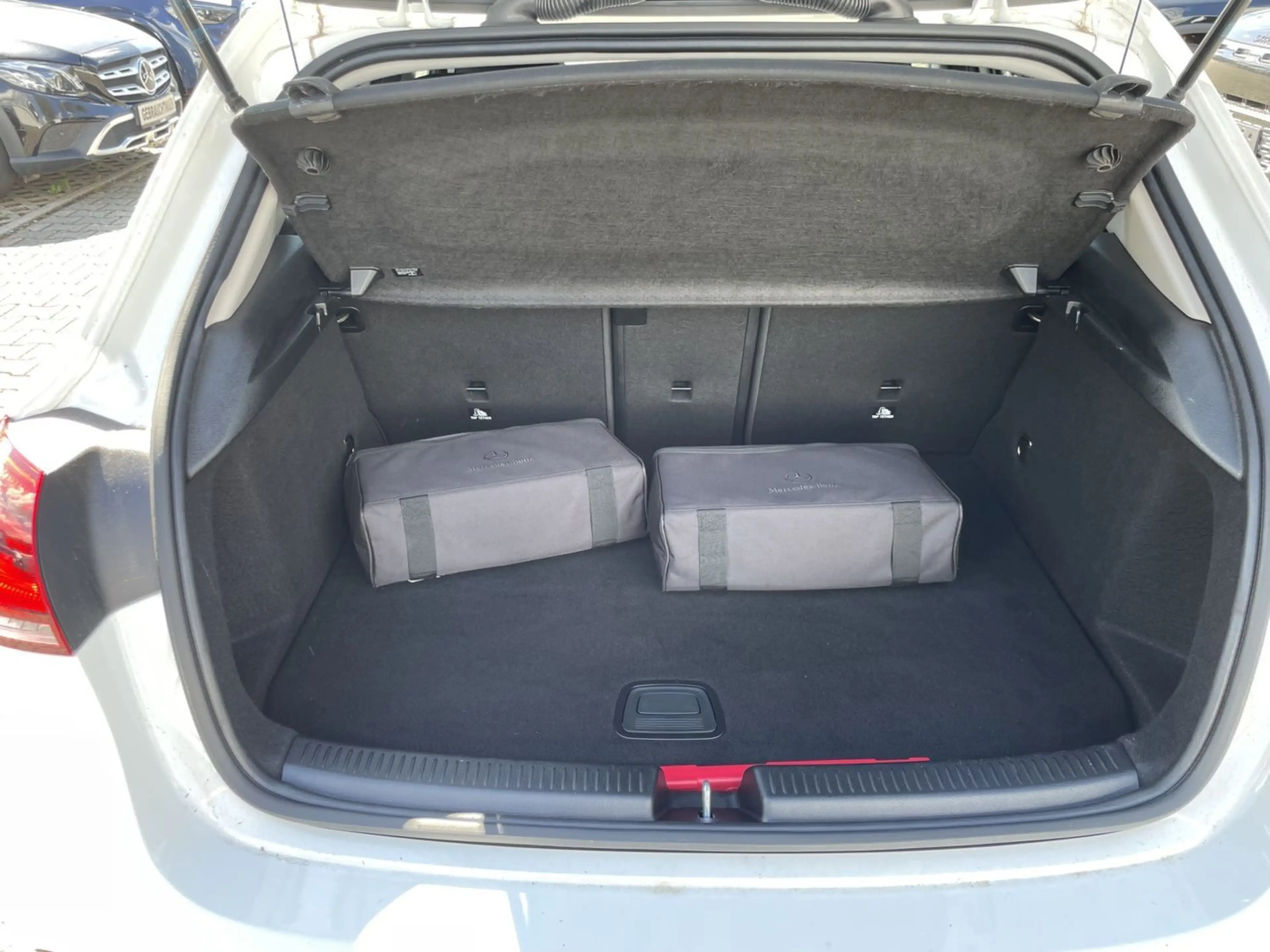 Mercedes-Benz A 250 e AMG Edition LED Night Ambiente — photo 14