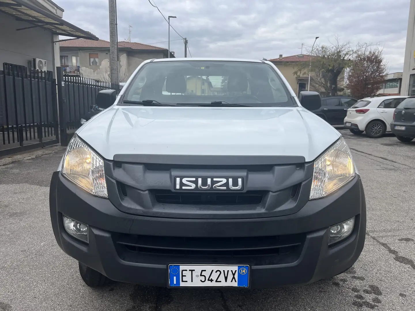 Isuzu D-Max 2.5 td space Satellite 4x4 - 2