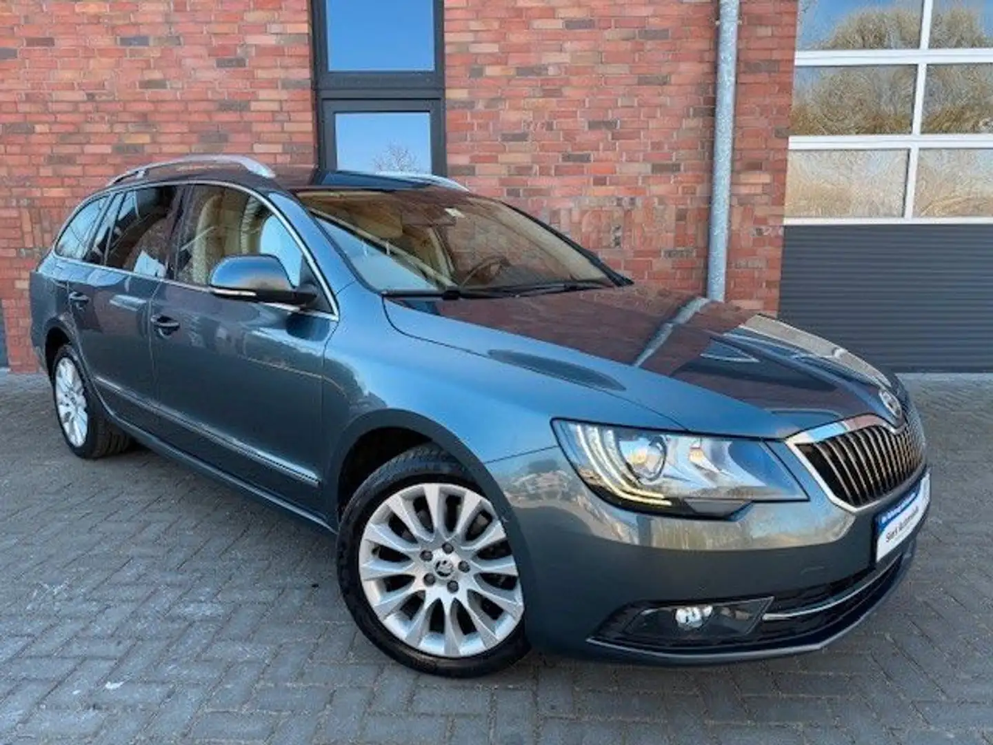 Skoda Superb SUPERB 1.8TFSI AUTOM,LEDER,BI-XENON,PARK-ASS Grau - 2