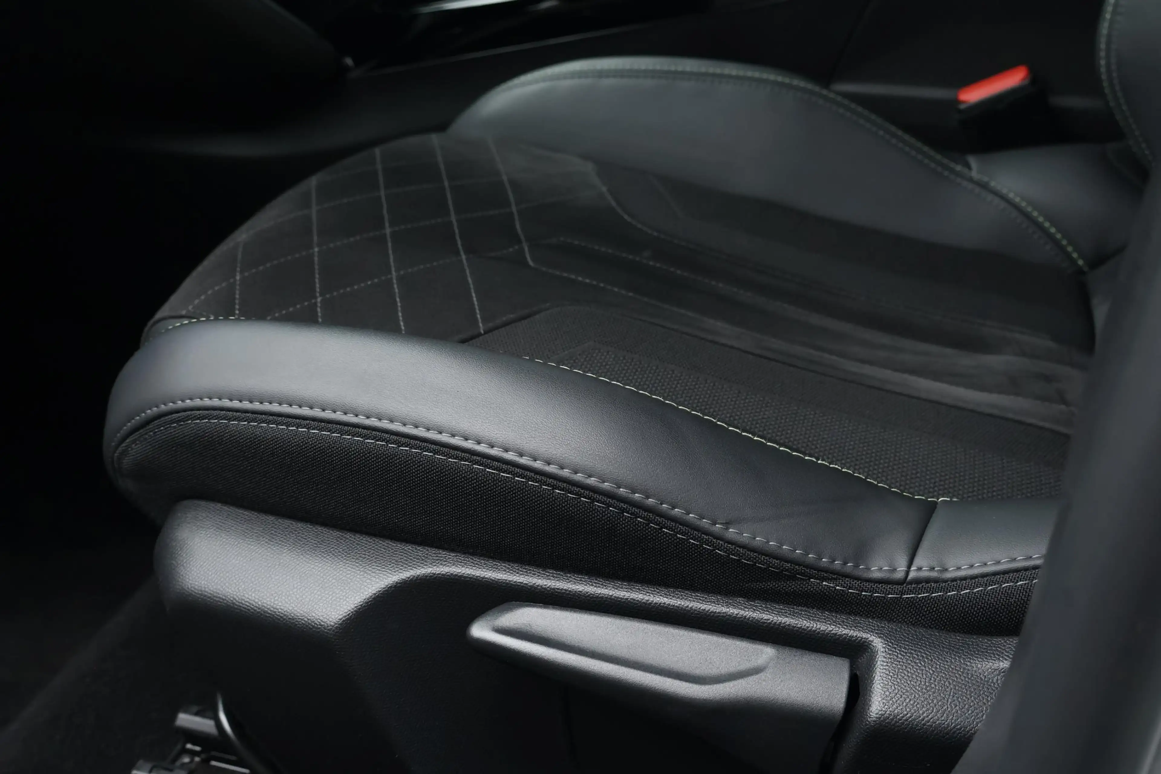 Peugeot e-2008 EV GT Pack 50 kWh / Carplay / Stoelverwarming / Ke — photo 12