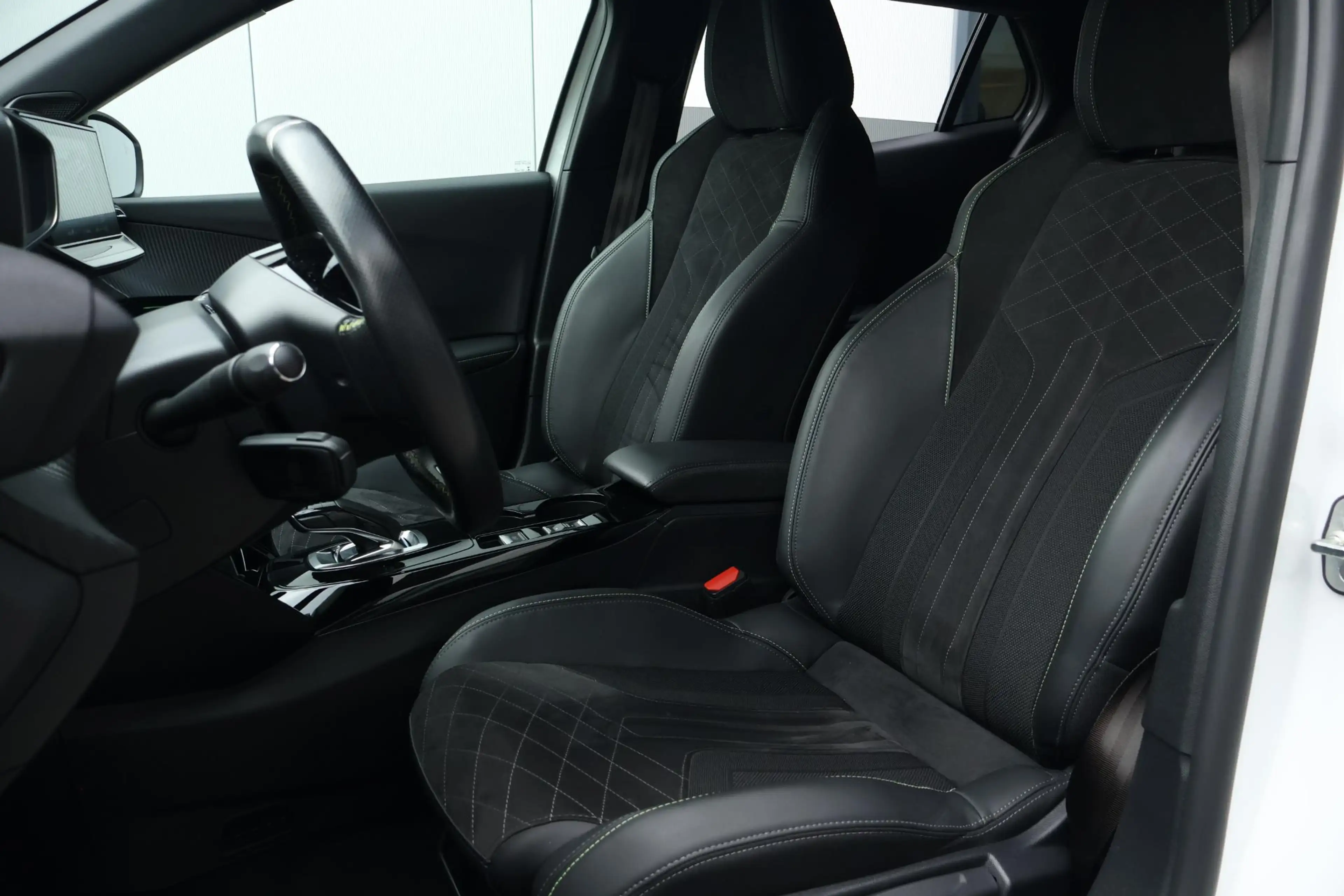 Peugeot e-2008 EV GT Pack 50 kWh / Carplay / Stoelverwarming / Ke — photo 11