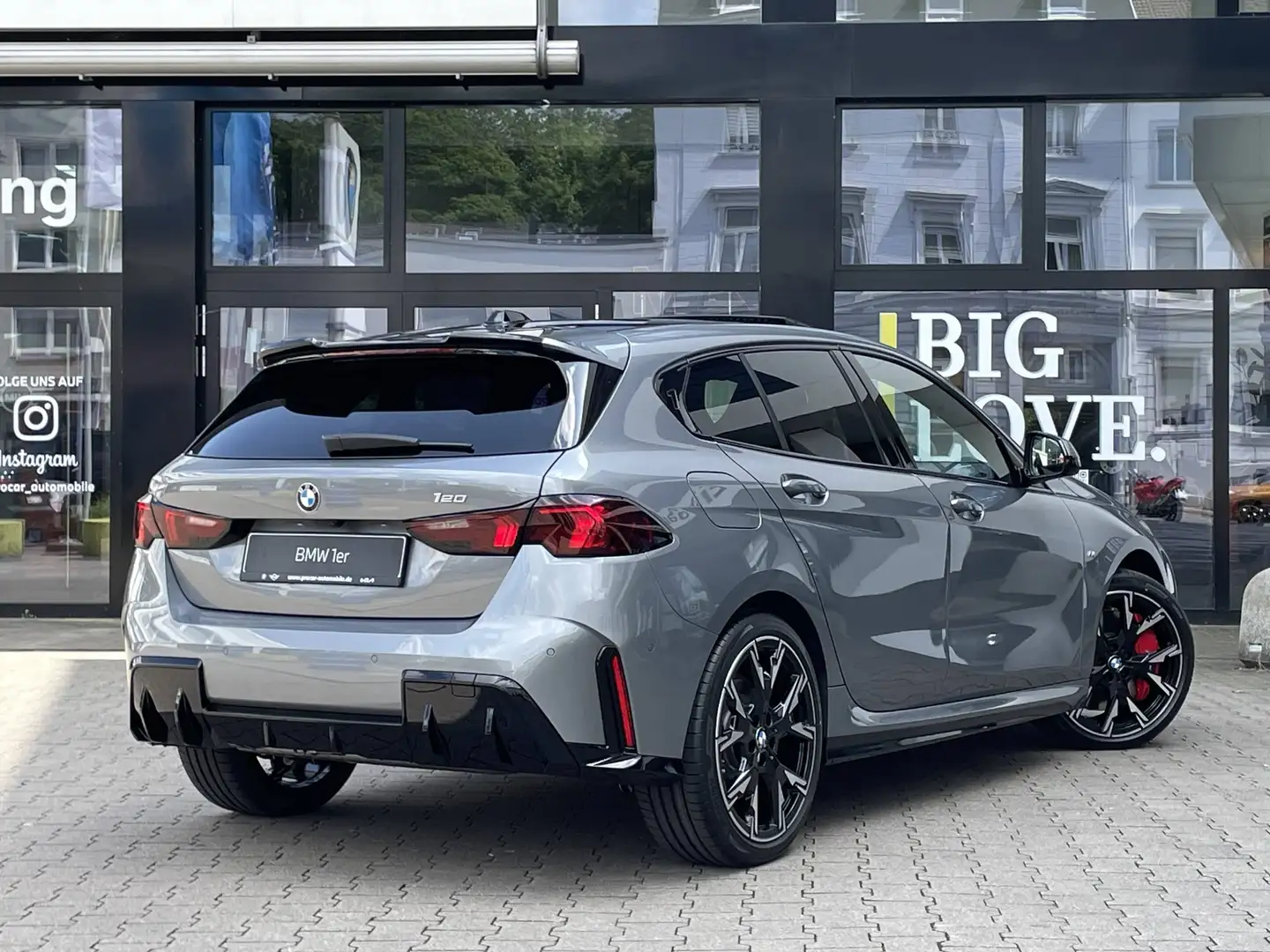 BMW 120 M Sport HuD PANO AHK DA PROF PA+H/K 19" Grau - 2