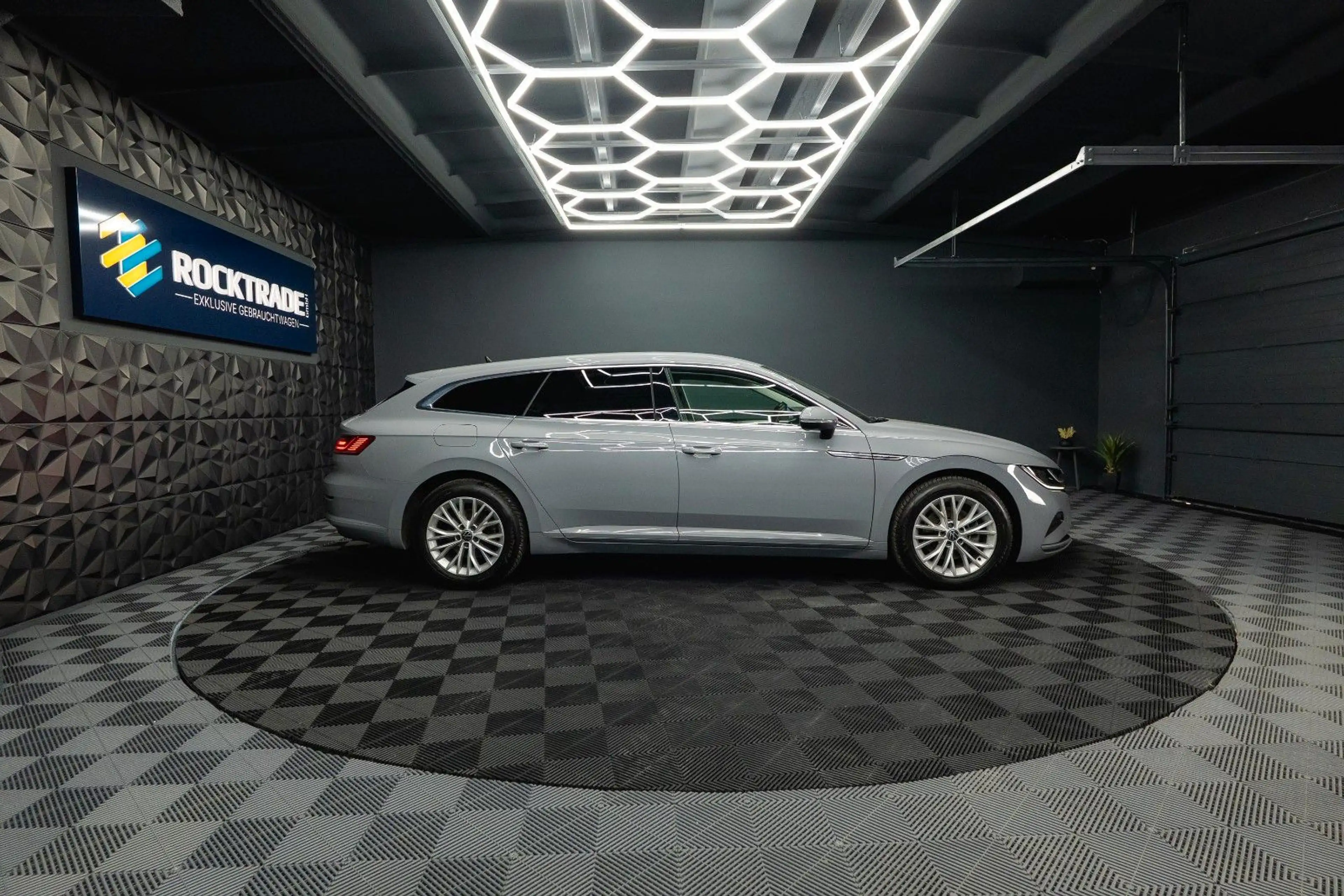 Volkswagen Arteon Shooting Brake 2.0 TDI | LED | ACC | DAB+ — photo 9