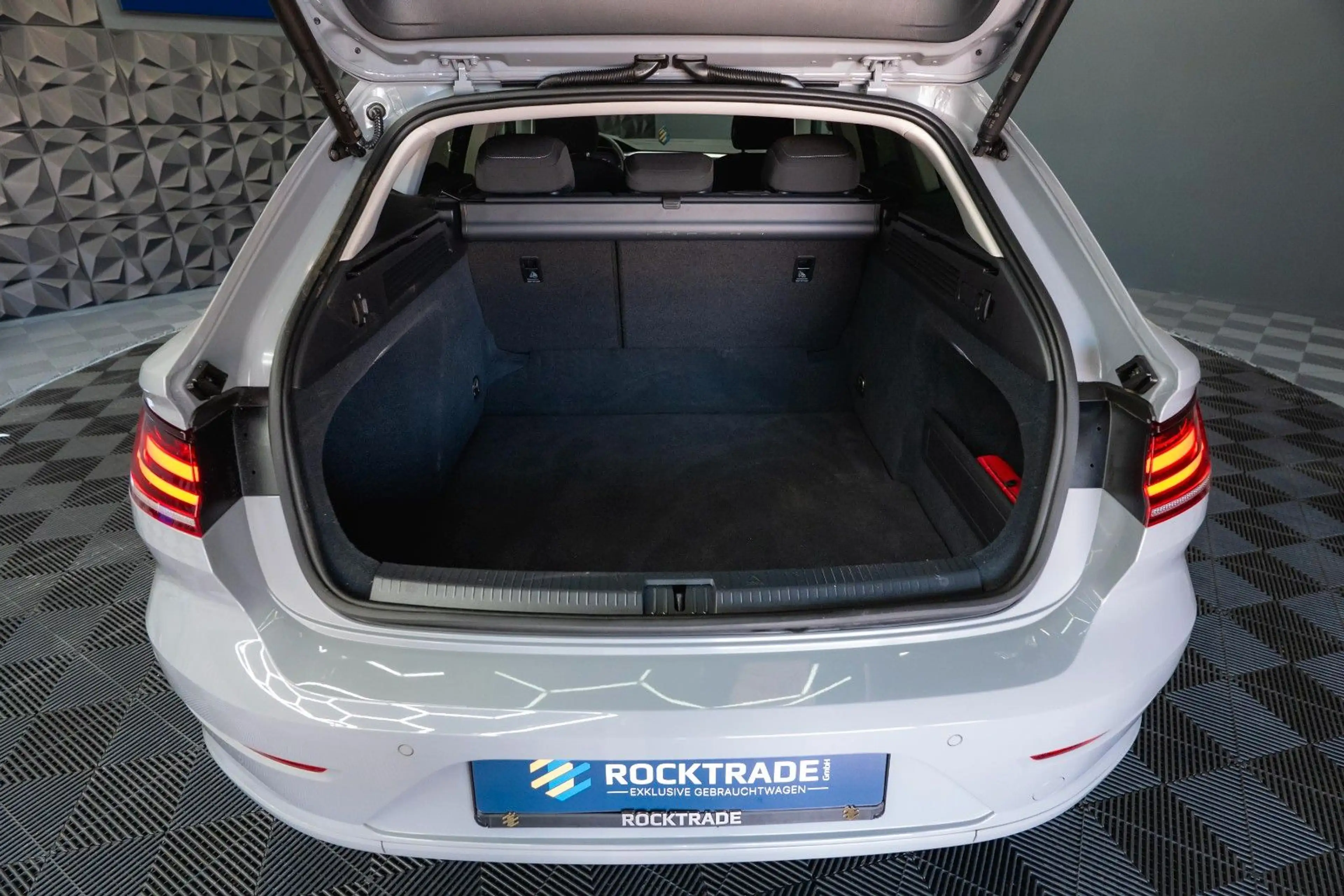 Volkswagen Arteon Shooting Brake 2.0 TDI | LED | ACC | DAB+ — photo 15