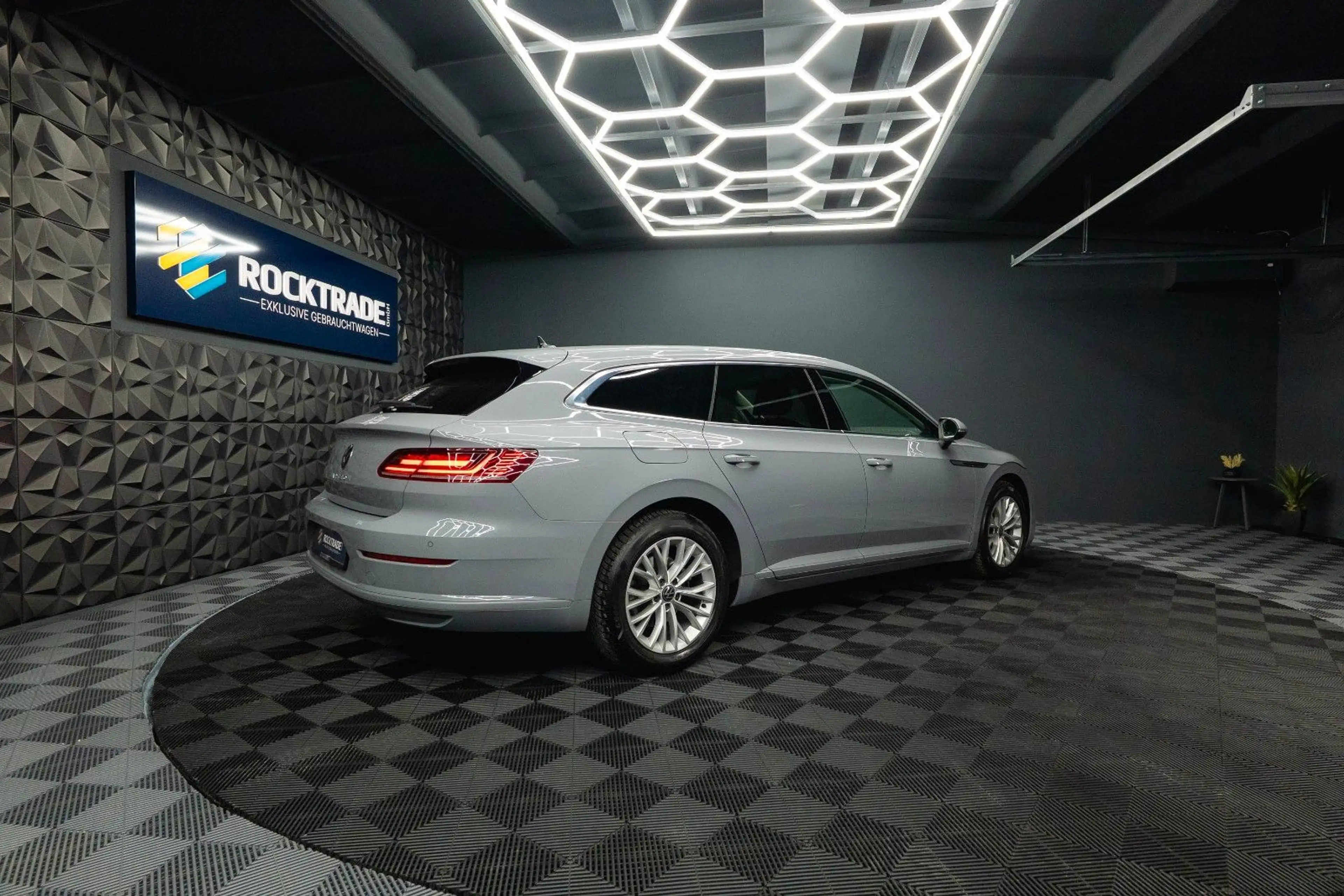 Volkswagen Arteon Shooting Brake 2.0 TDI | LED | ACC | DAB+ — photo 13
