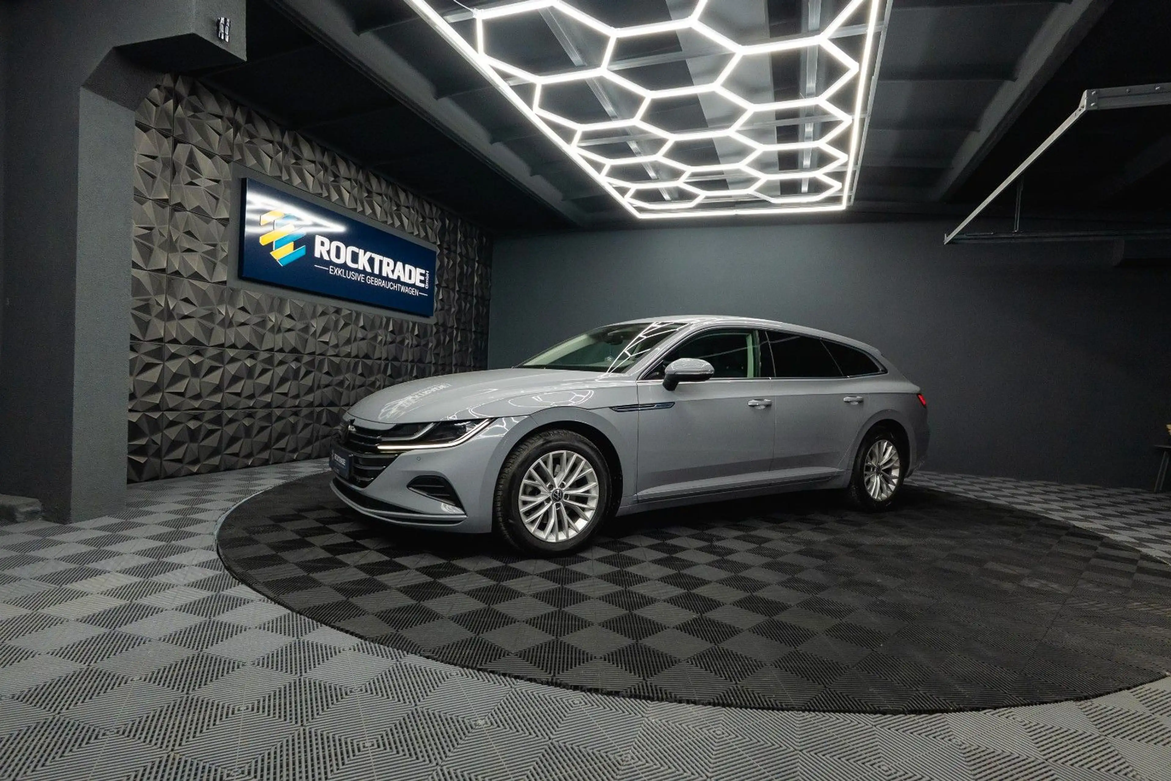 Volkswagen Arteon Shooting Brake 2.0 TDI | LED | ACC | DAB+ — photo 2