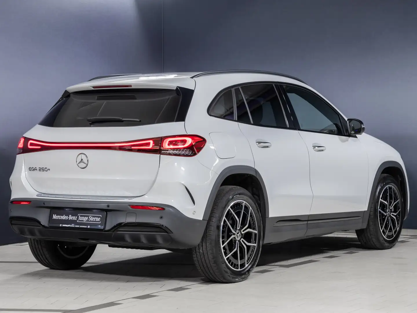 Mercedes-Benz EQA 250 EQA 250+ AMG LED/AHK/Burmester/Night/360° Kamera Weiß - 2