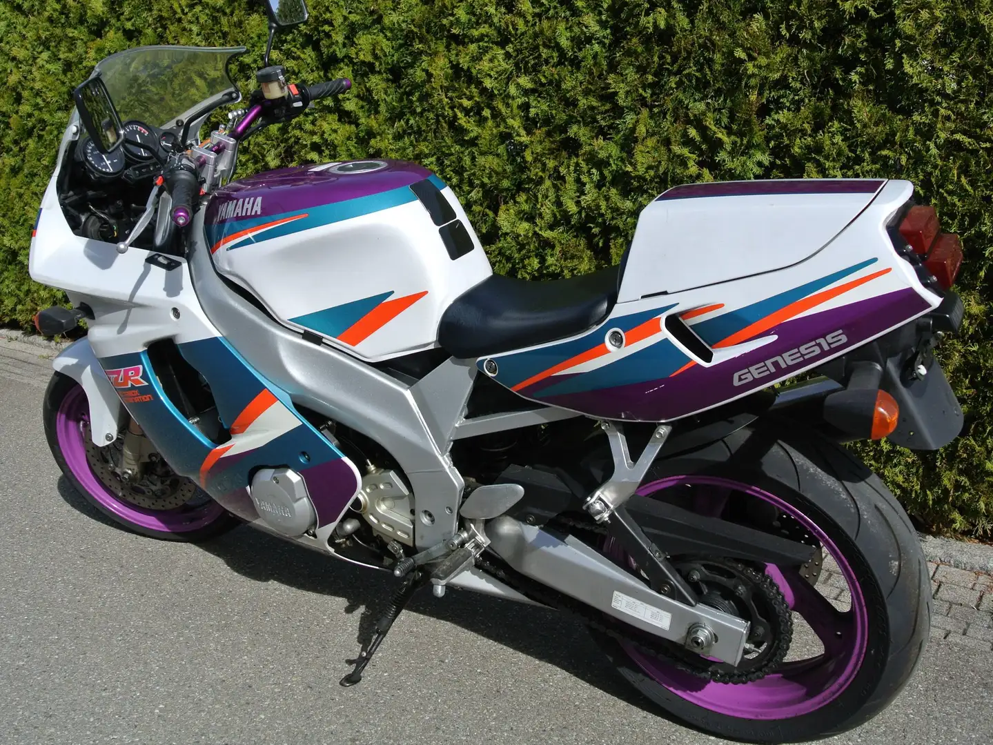 Yamaha FZR 600 GENESIS demnächst Oldtimer Weiß - 1