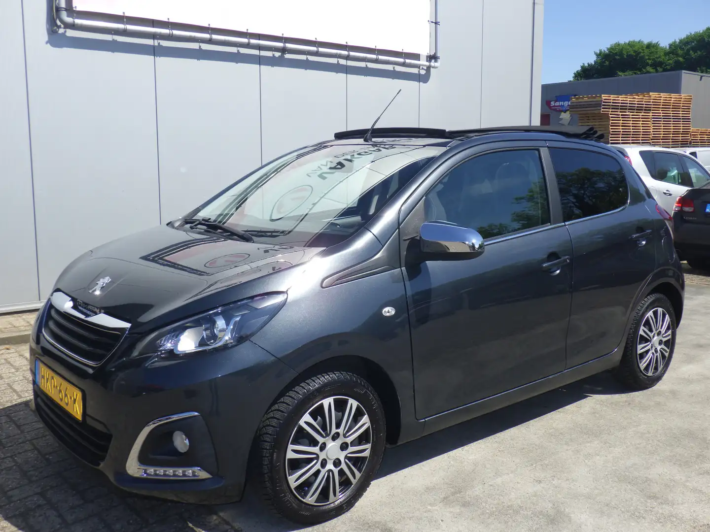 Peugeot 108 Cabriolet 1.0 e-VTi, Airco, Camera, 5 DRS, Lage KM Šedá - 2