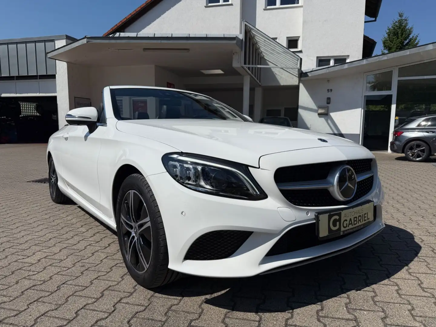 Mercedes-Benz C 200 Cabrio 9G MultiBeam Distronic 360° Navi+ Weiß - 1