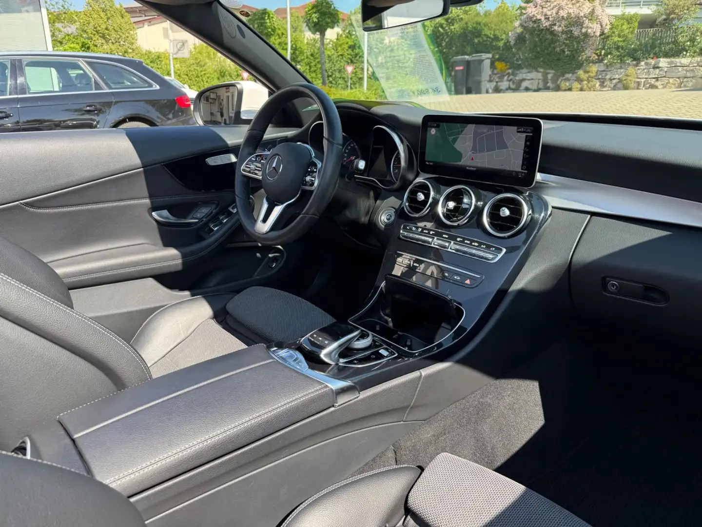 Mercedes-Benz C 200 Cabrio 9G MultiBeam Distronic 360° Navi+ Weiß - 2