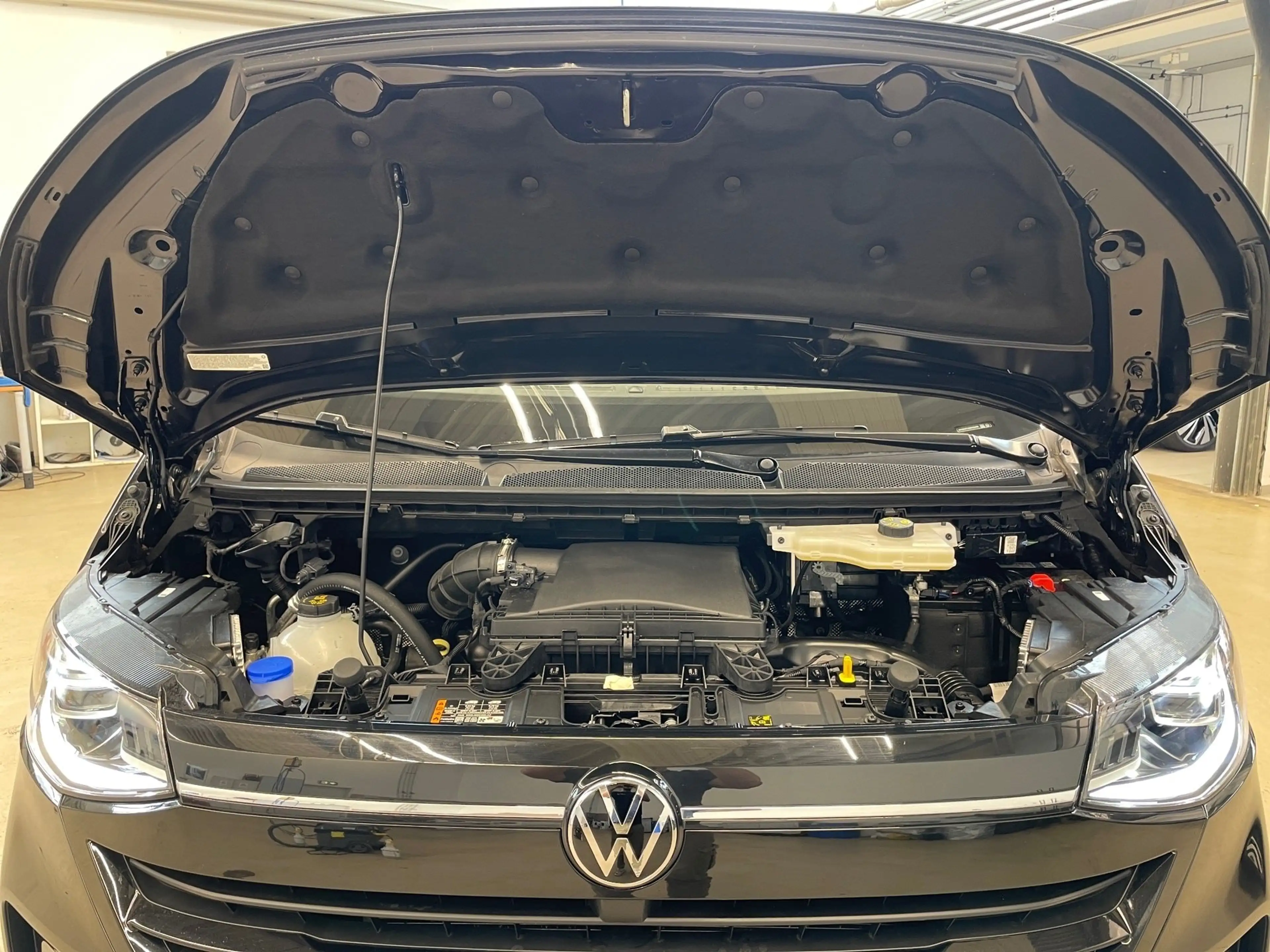 Volkswagen T7 Caravelle 2.0 TDI KR Style *8S*AHK*MATRIX* — photo 9