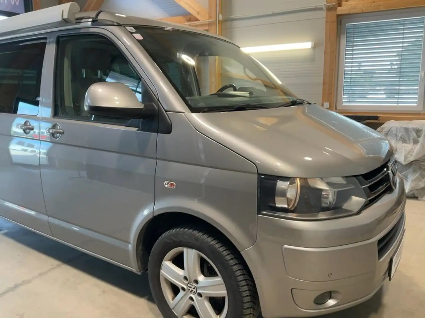 Volkswagen T5 California 2.0 TDI Comfortline 132 kW Серебристый - 2