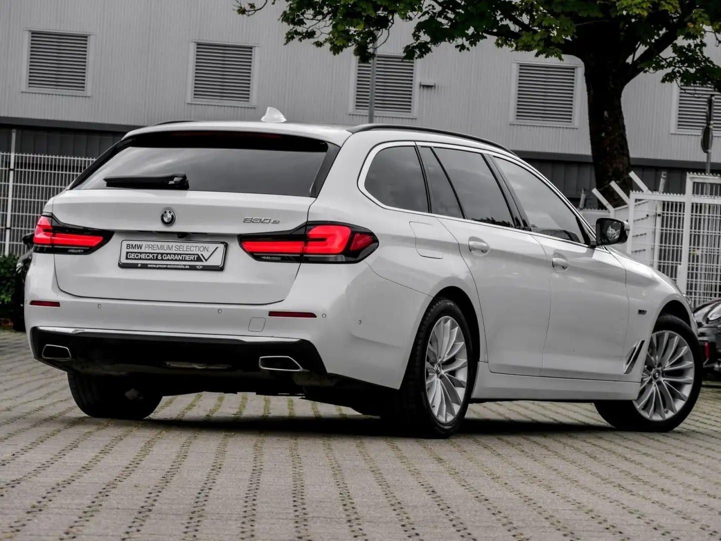 BMW 530 e Tour. Luxury Line HUD+AHK+LASER+HIFI+ALARM+SPORT Weiß - 2