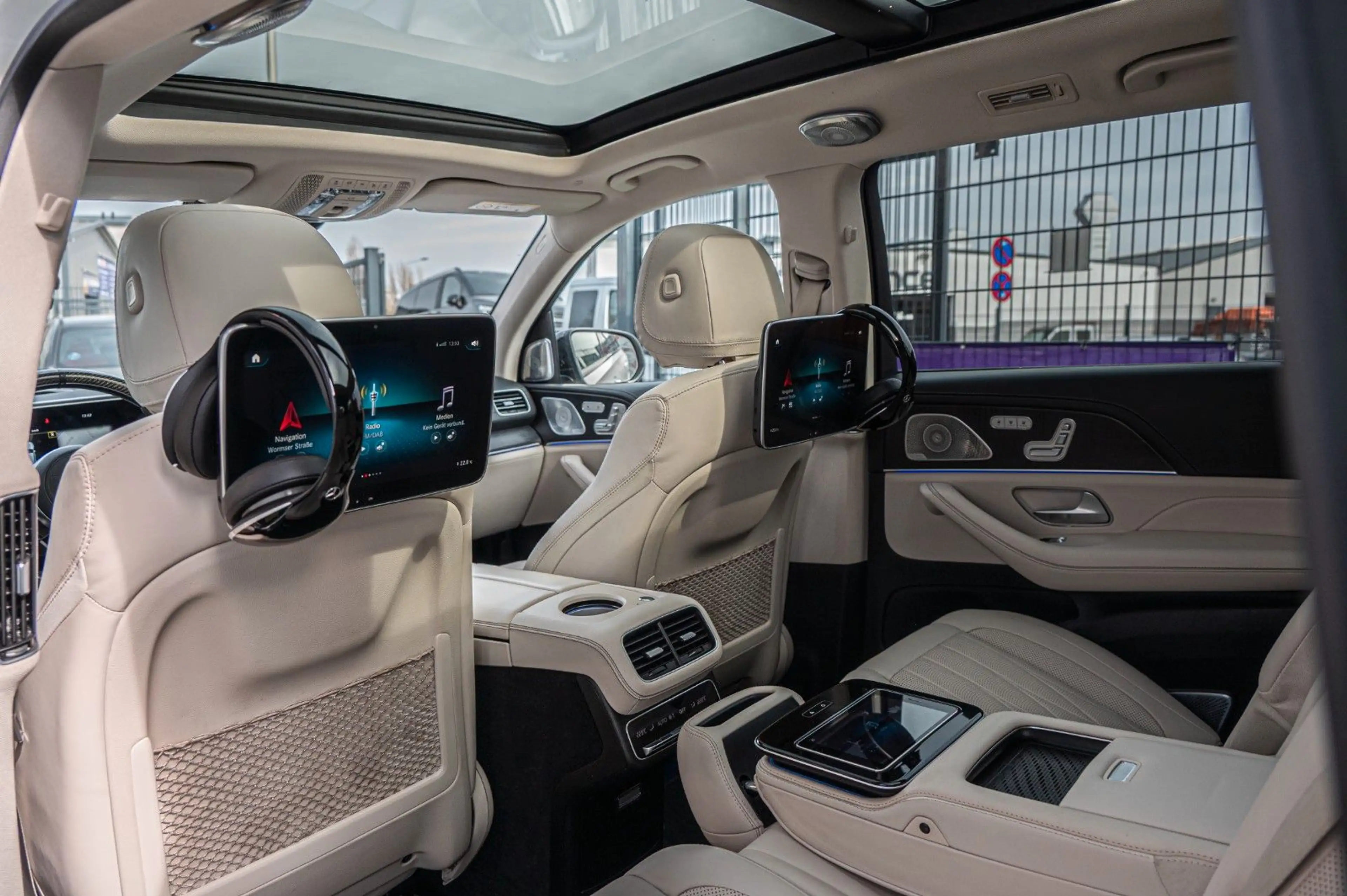 Mercedes-Benz GLS 63 AMG GLS63 AMG 4Matic|360°|PANO|7SITZER|23ZOLL — photo 9