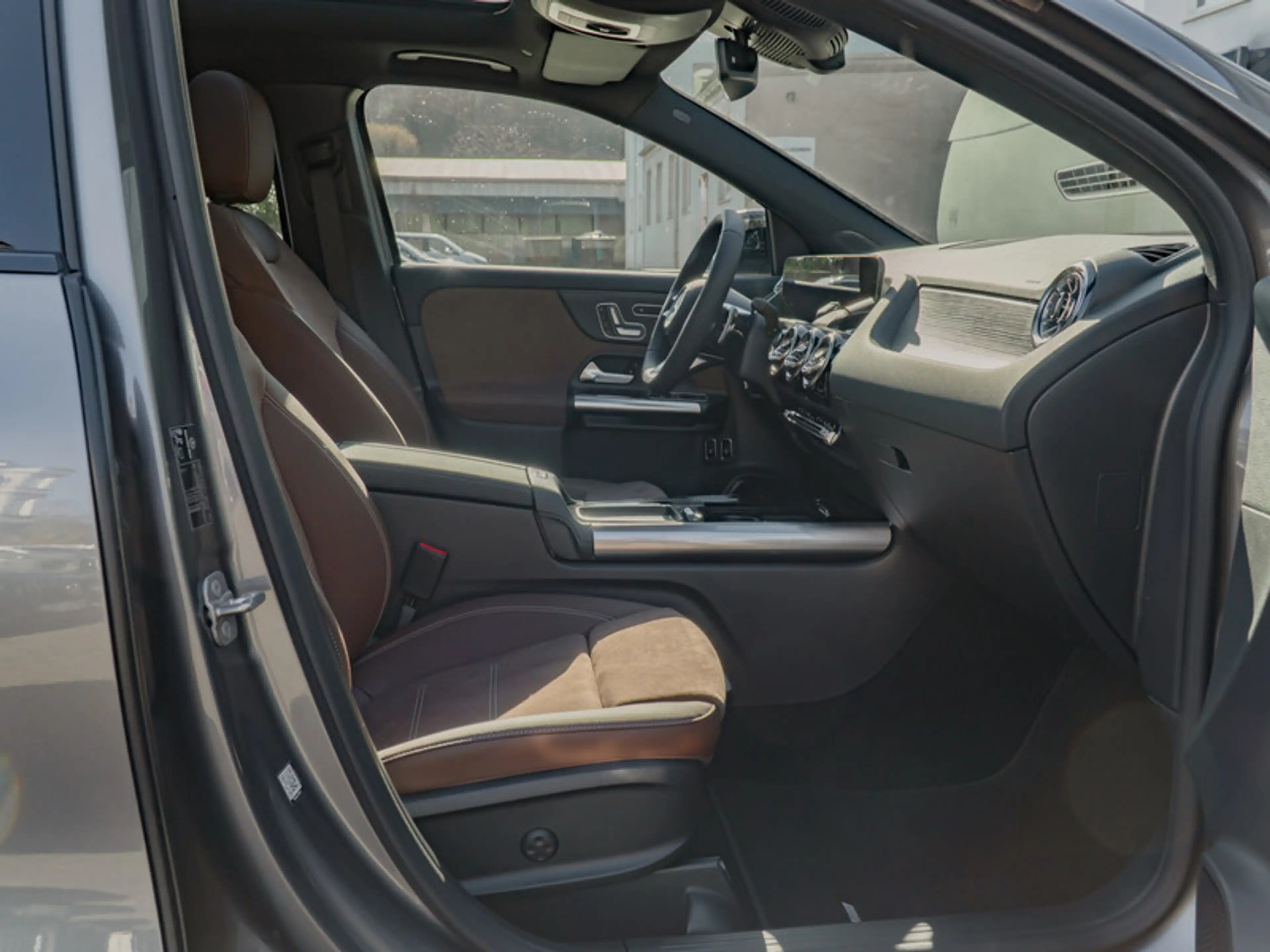 Mercedes-Benz GLA 250 e mit EQ Hybrid Technologie AMG-Sport — photo 8