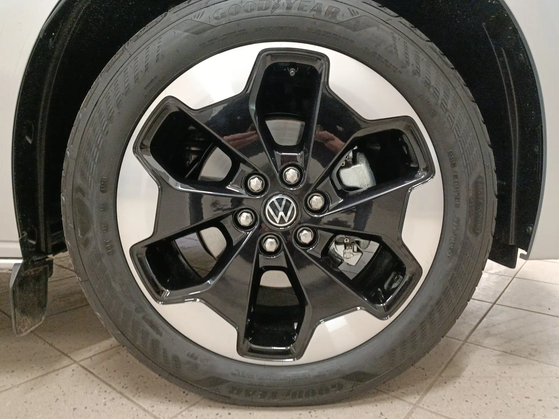 폭스바겐 Volkswagen T7 Caravelle 2.0 Edition 4Motion AHK*StHz*LED*5J 2025 화이트 사진 6