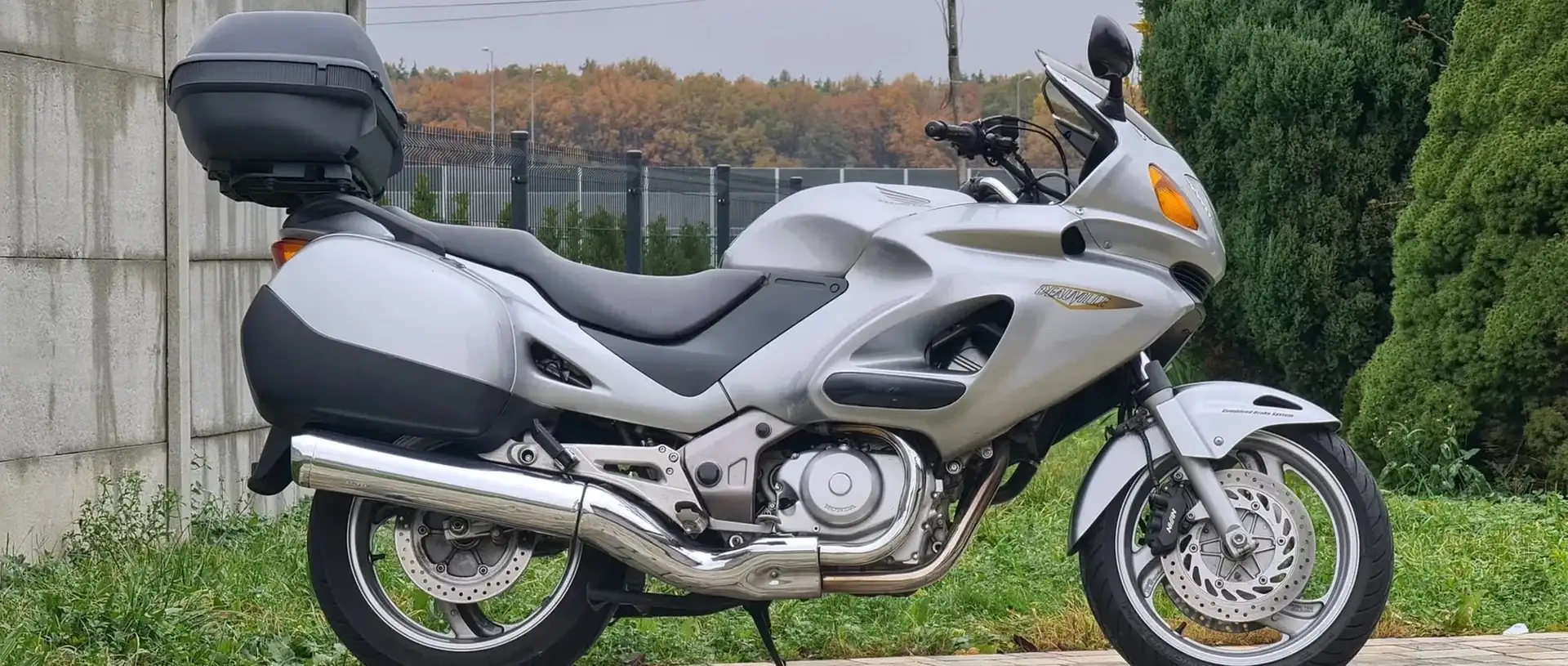 Honda Deauville 650 Srebrny - 2