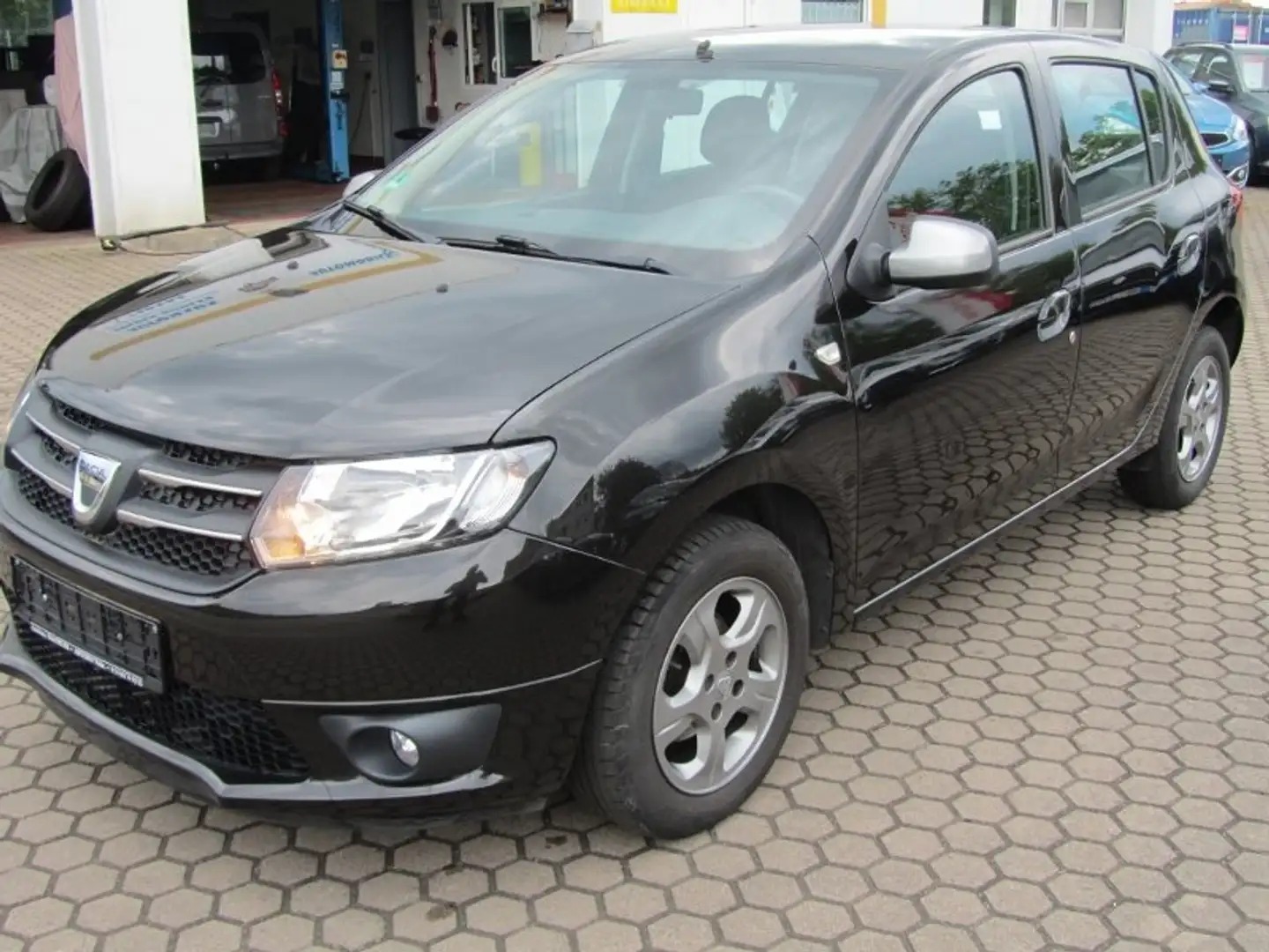 Dacia Sandero 1.2 16V 75 Ambiance crna - 1