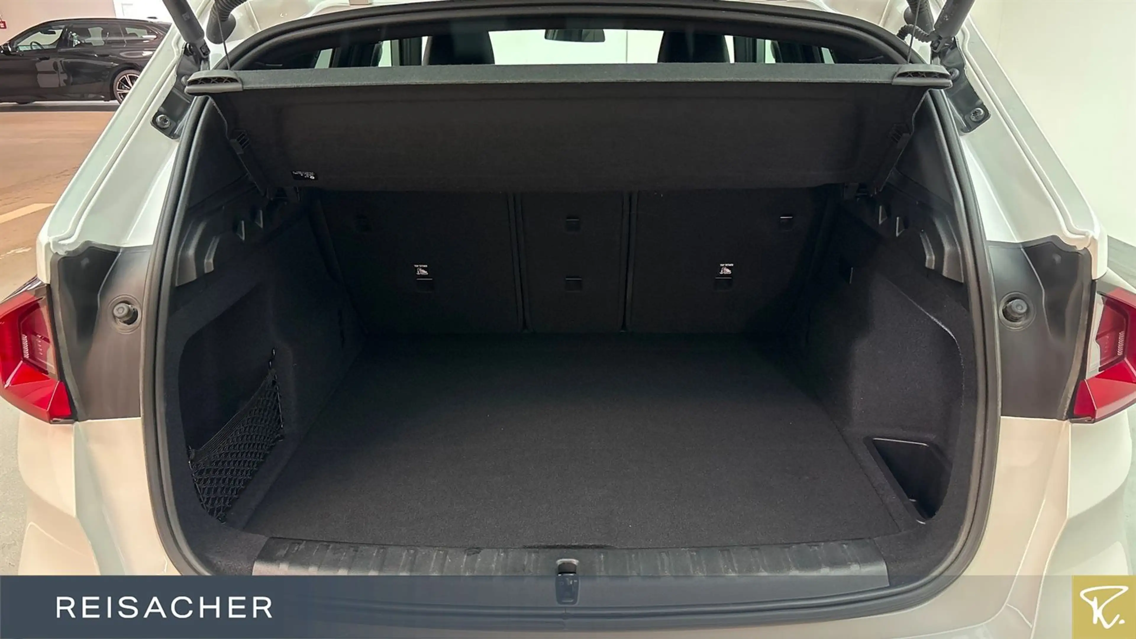 BMW iX1 IX1 A XDRIVE30 LCProf RFK HUD DAProf AHK Keyless — photo 10