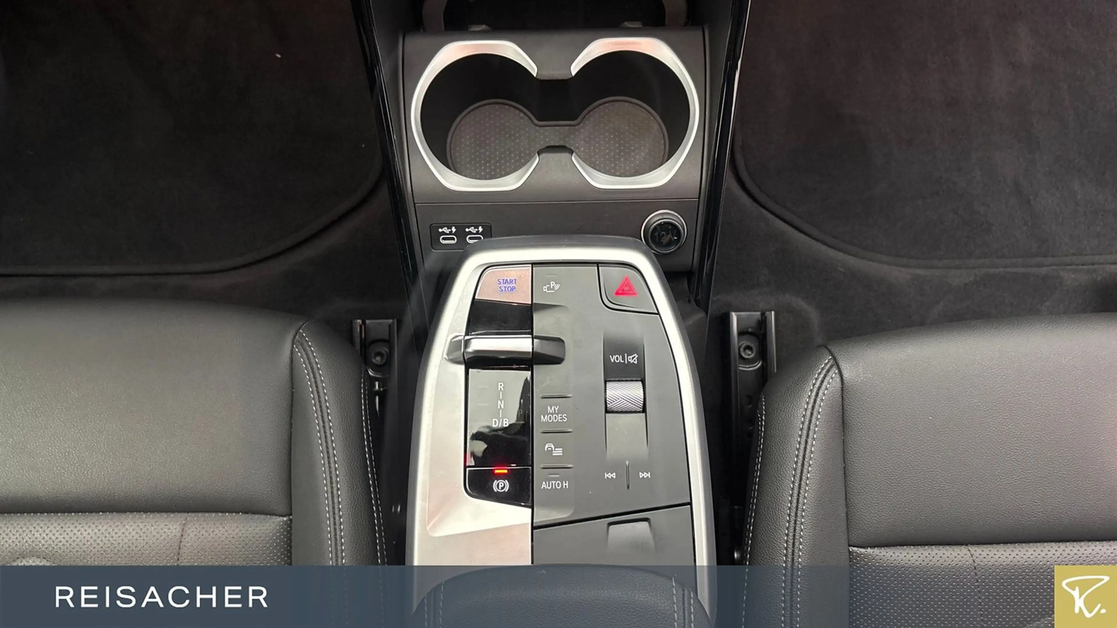 BMW iX1 IX1 A XDRIVE30 LCProf RFK HUD DAProf AHK Keyless — photo 11