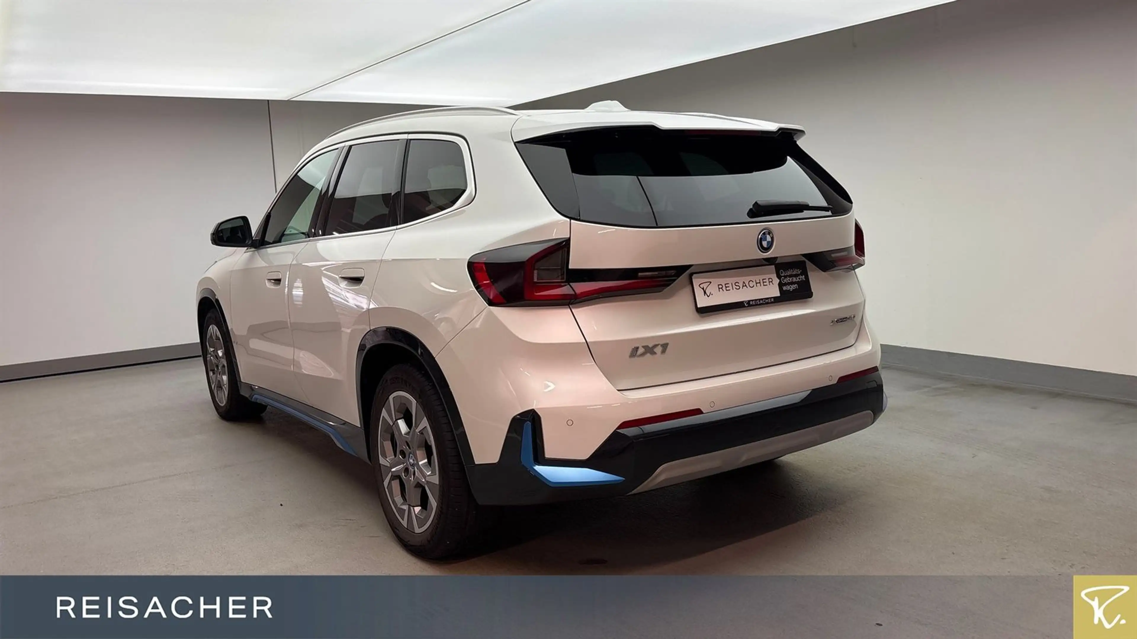 BMW iX1 IX1 A XDRIVE30 LCProf RFK HUD DAProf AHK Keyless — photo 2
