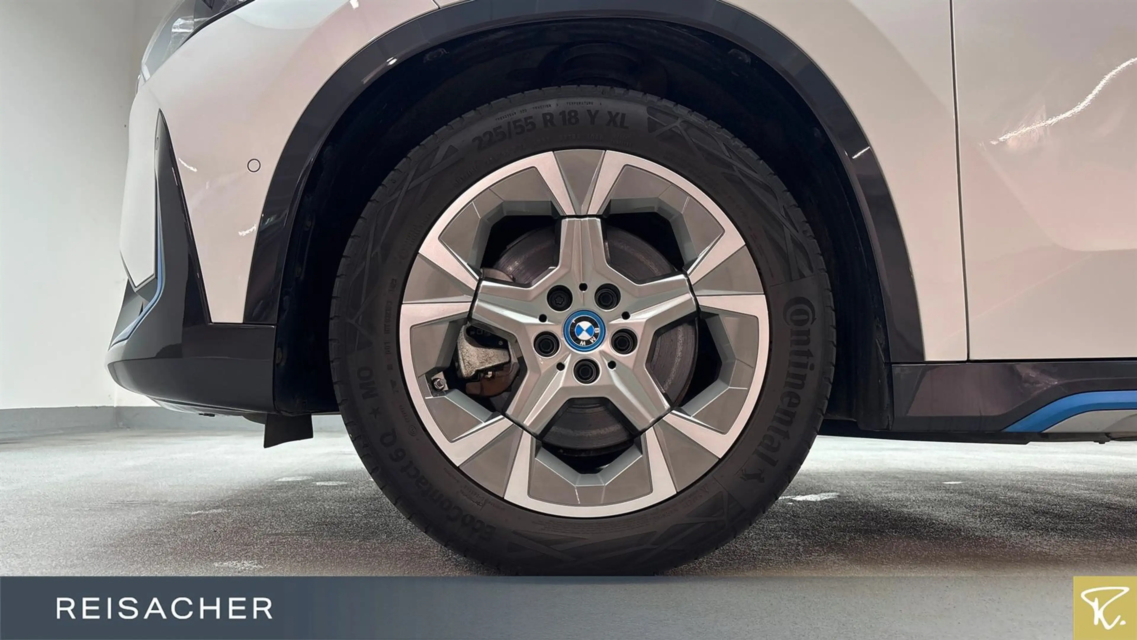 BMW iX1 IX1 A XDRIVE30 LCProf RFK HUD DAProf AHK Keyless — photo 3