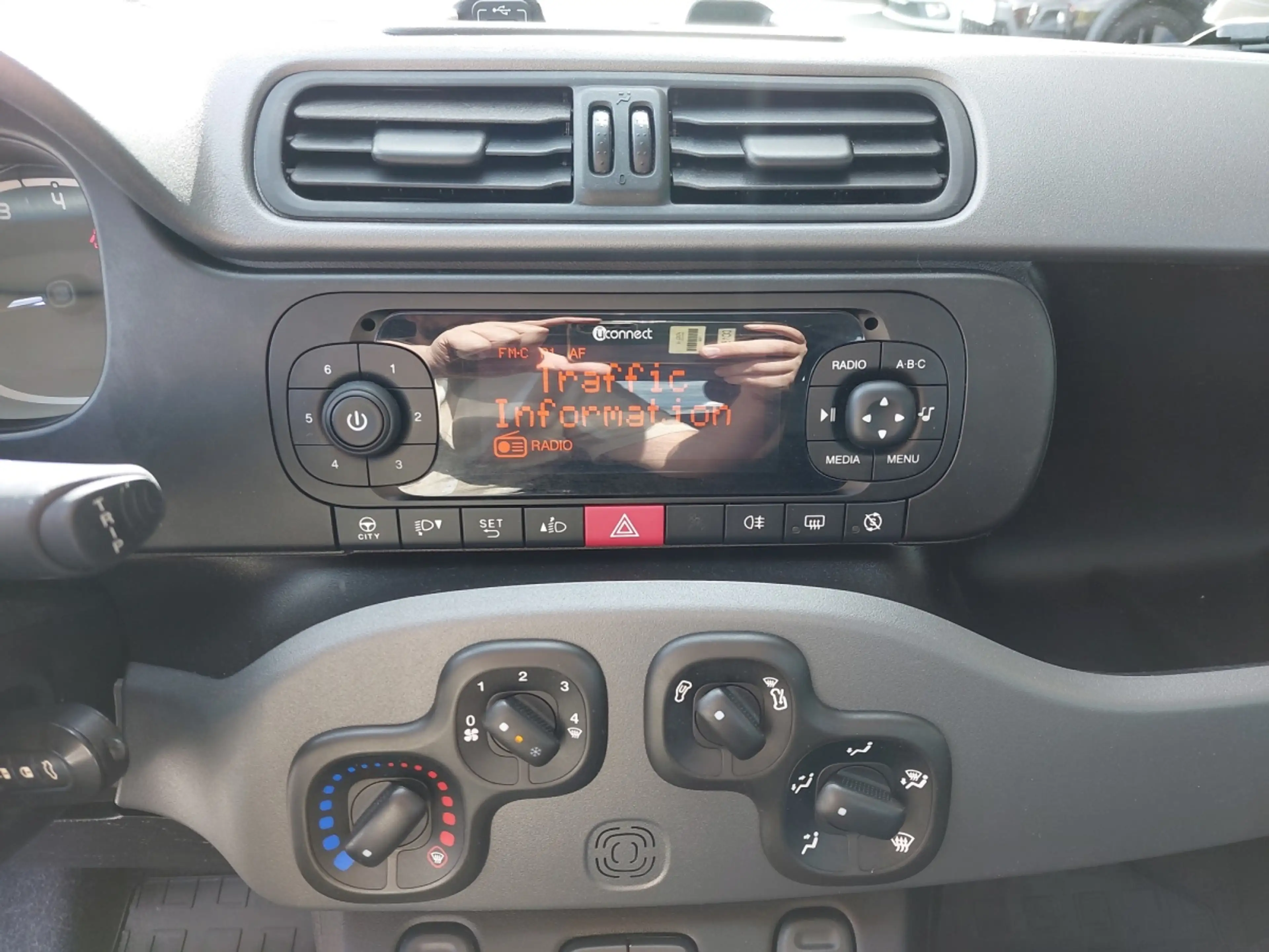 Fiat Panda 4x2 FireFly Hybrid 70 City Life — photo 10