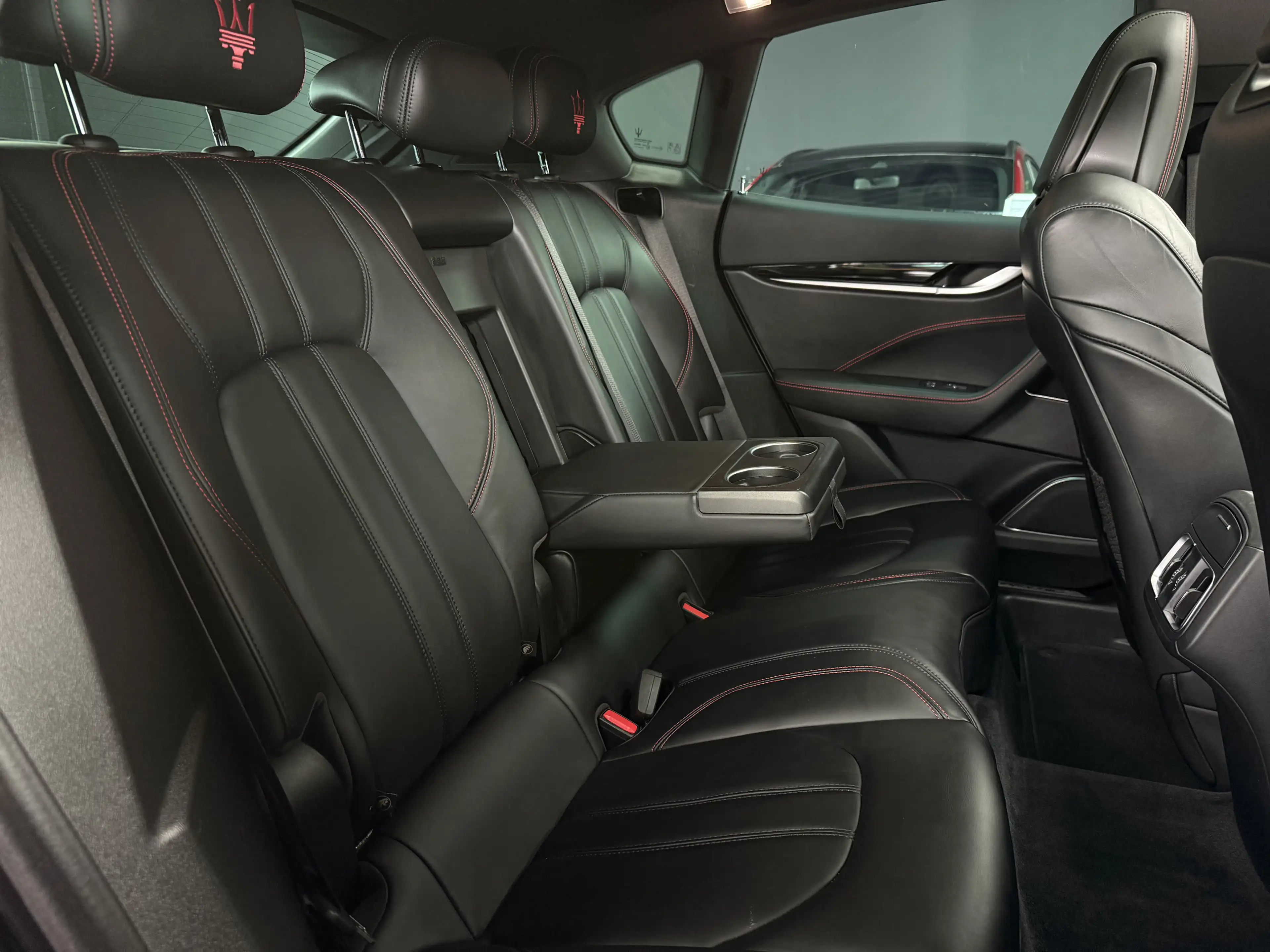 Maserati Levante Allrad Panoramadach Keyless R-Cam 21Zoll — photo 7