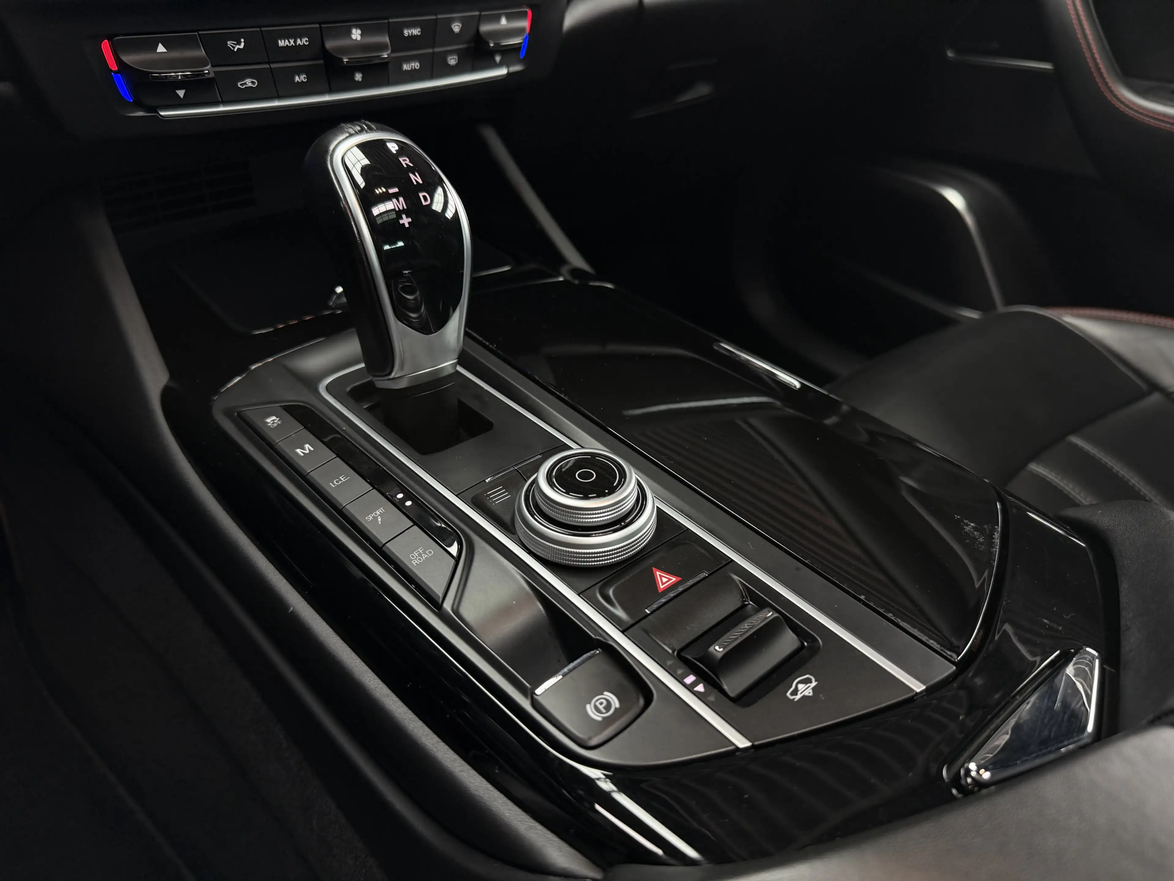 Maserati Levante Allrad Panoramadach Keyless R-Cam 21Zoll — photo 10