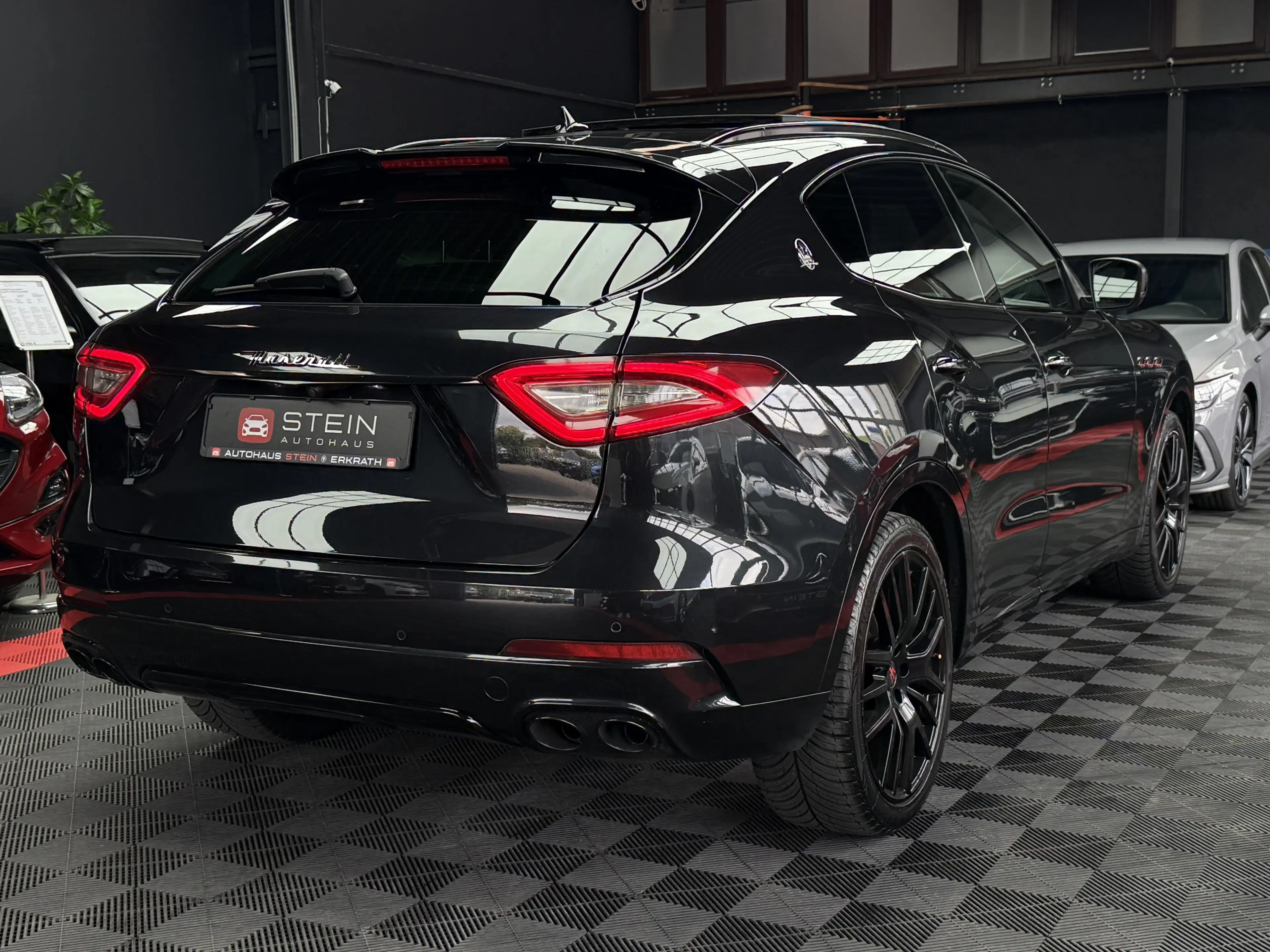 Maserati Levante Allrad Panoramadach Keyless R-Cam 21Zoll — photo 2