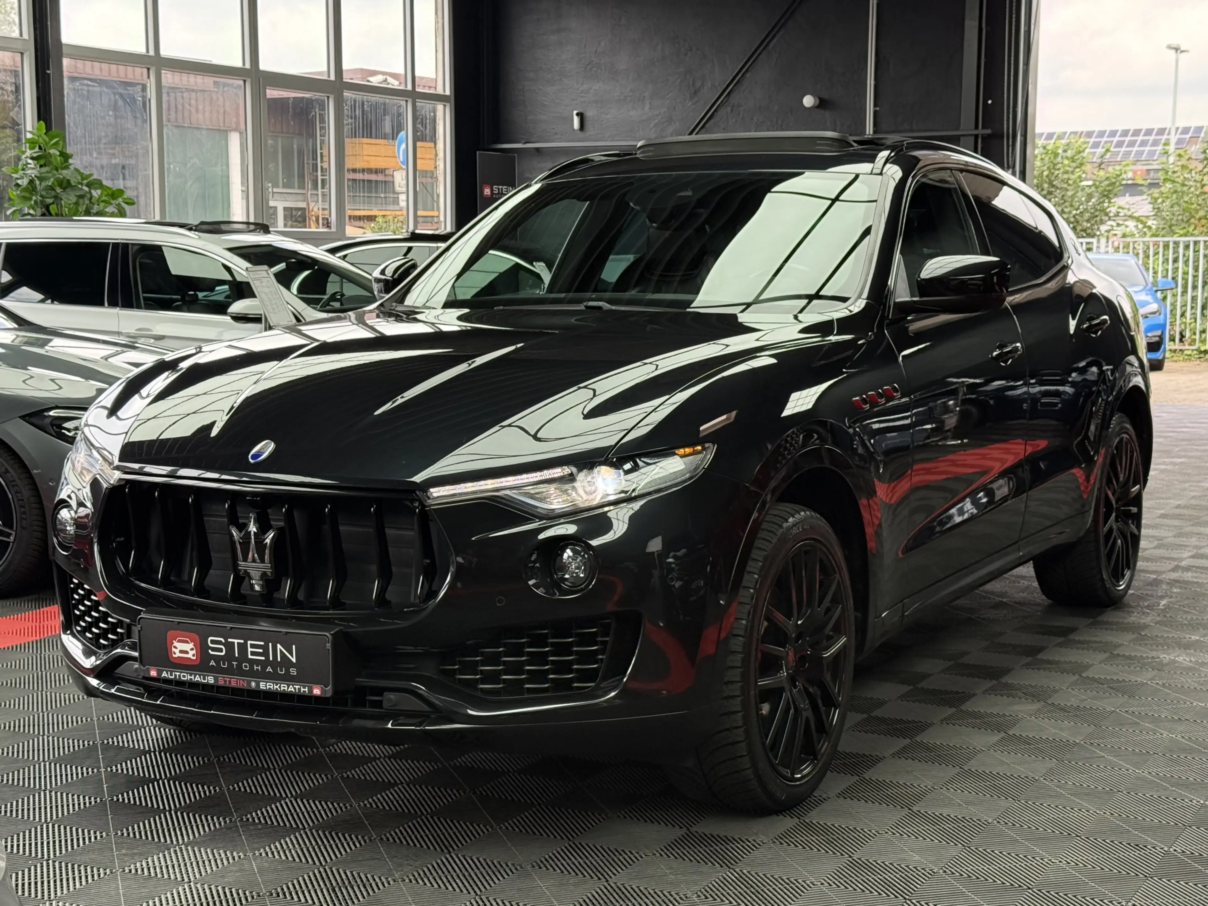 Maserati Levante Allrad Panoramadach Keyless R-Cam 21Zoll