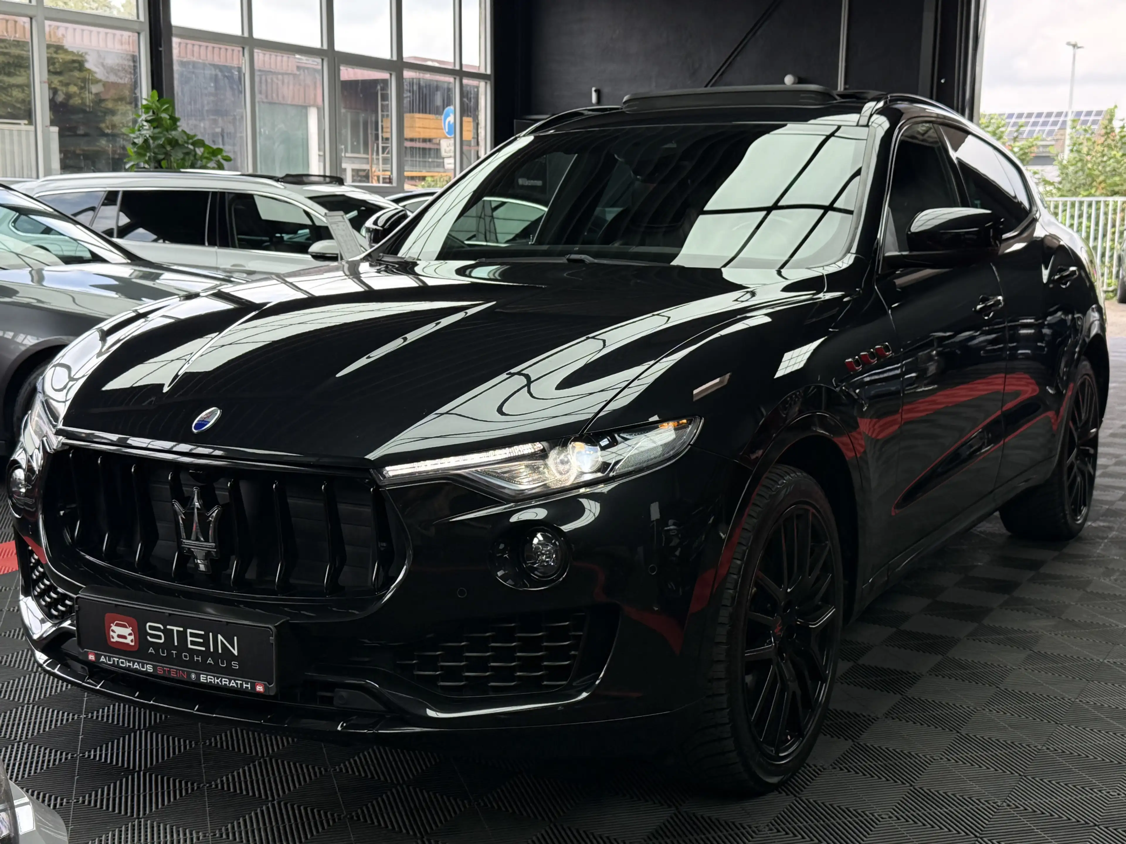 Maserati Levante Allrad Panoramadach Keyless R-Cam 21Zoll — photo 13
