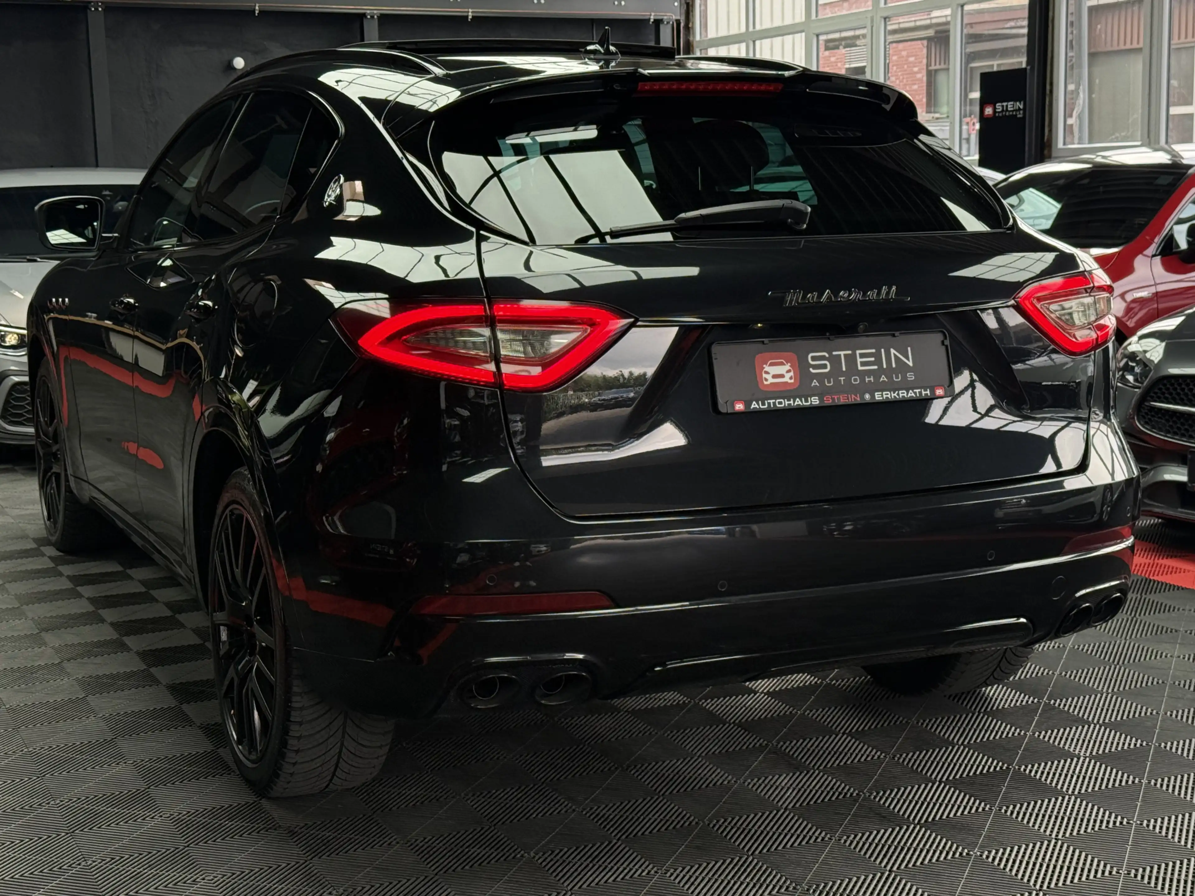 Maserati Levante Allrad Panoramadach Keyless R-Cam 21Zoll — photo 3