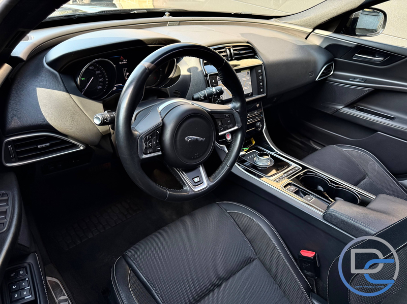 Jaguar XE XE 2.0 D R-Sport 180CV EURO6B T.PANO XENONS CAMERA — photo 10