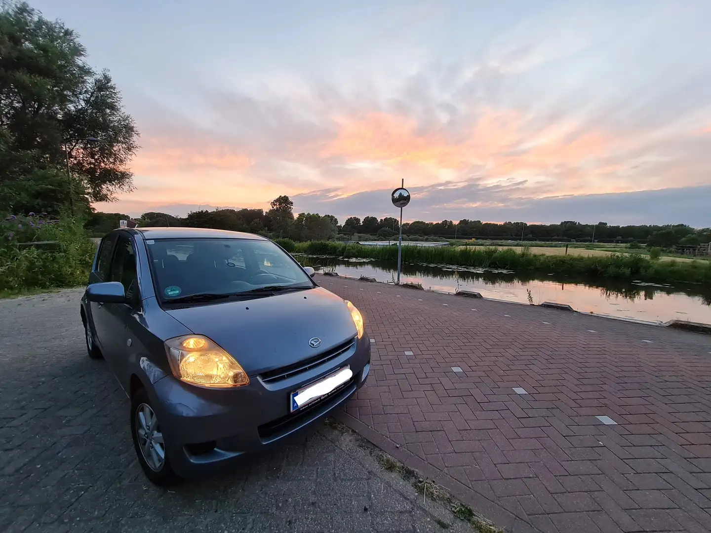 Daihatsu Sirion Sirion 1,3 Eco 4WD eco neu vorgeführt, Klima Grau - 2