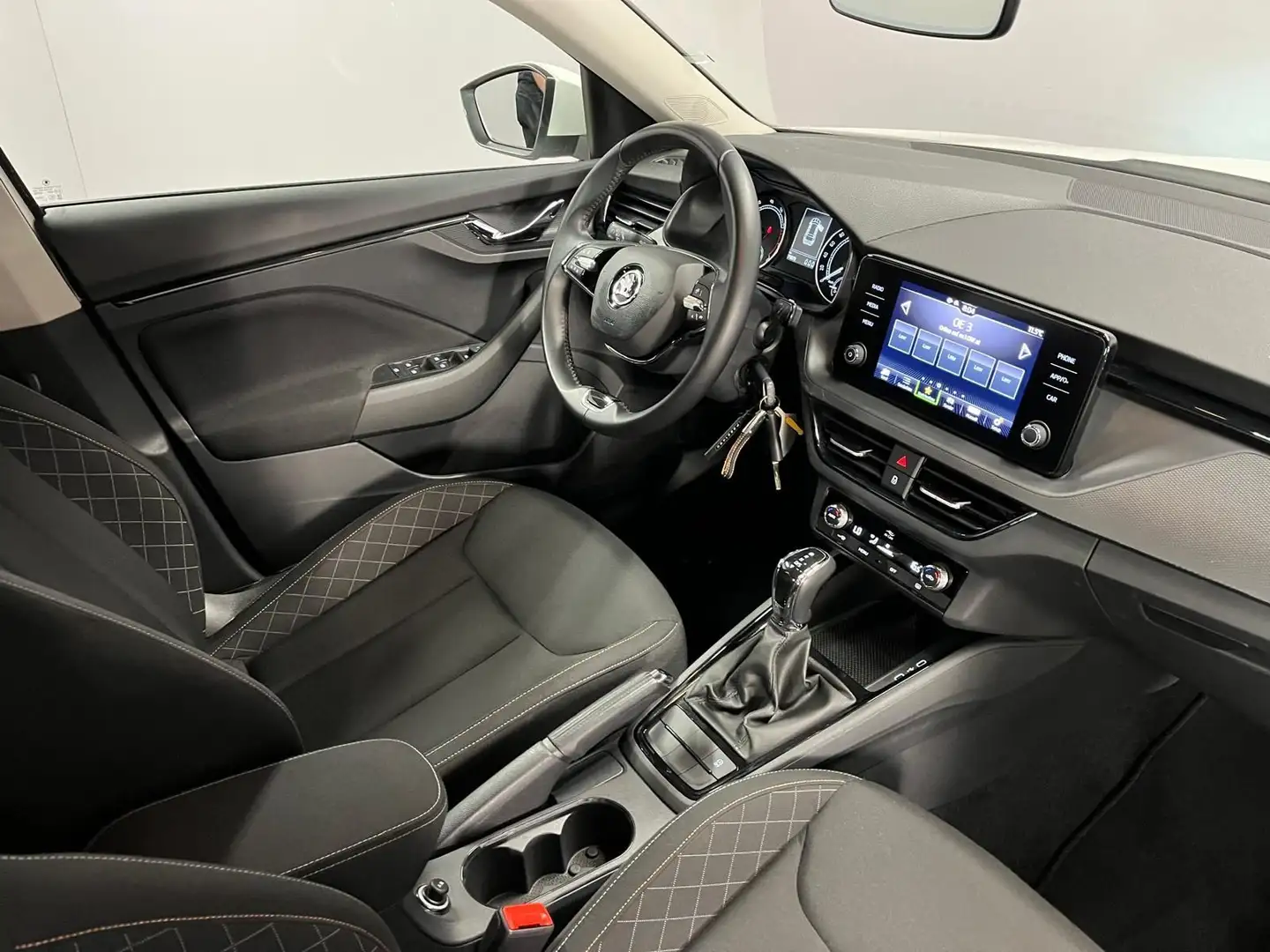 Skoda Kamiq 1,0 TSI Ambition DSG Weiß - 2