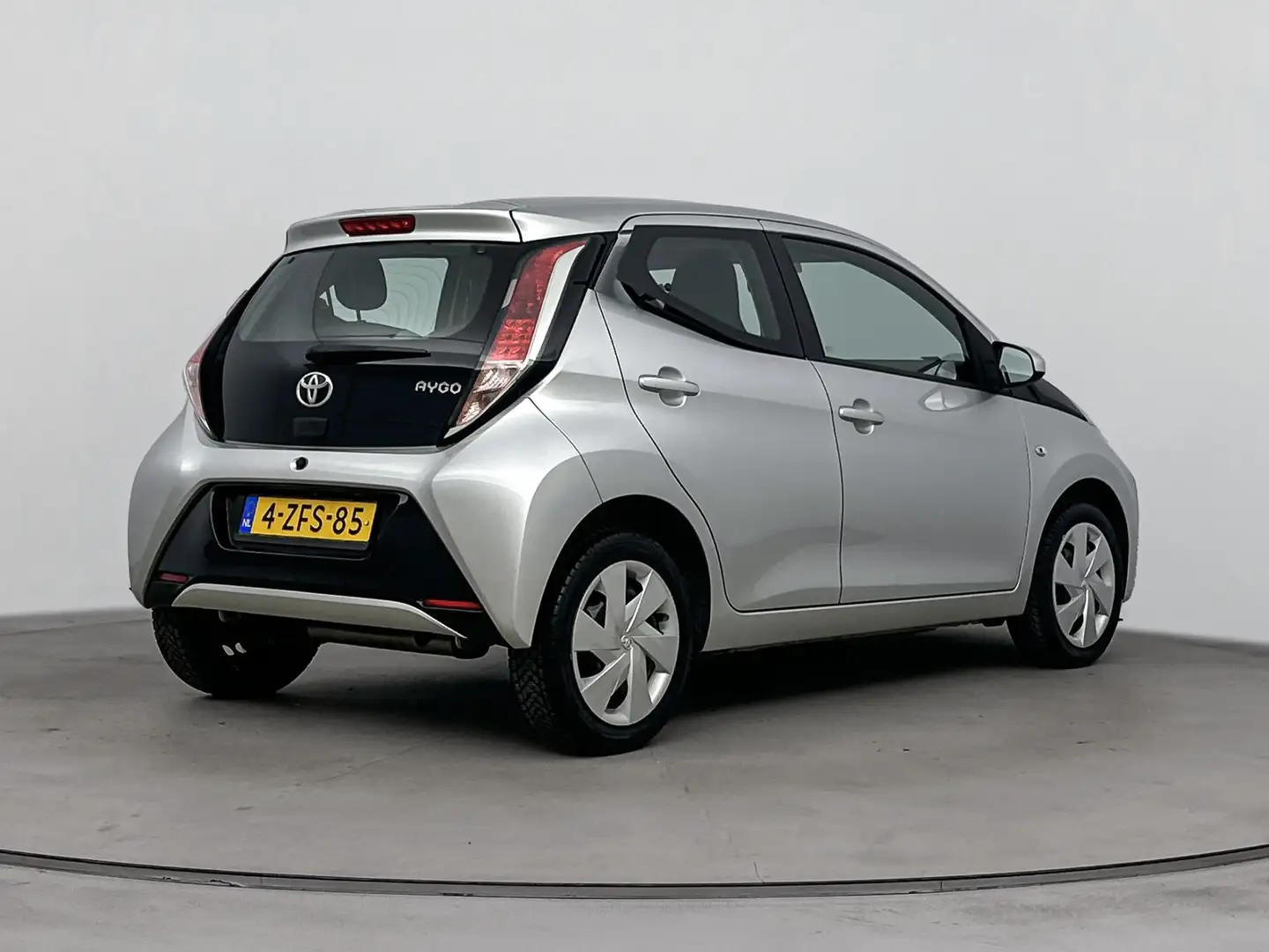 Toyota Aygo 1.0 VVT-i x-play | Achteruitrijcamera | Gris - 2