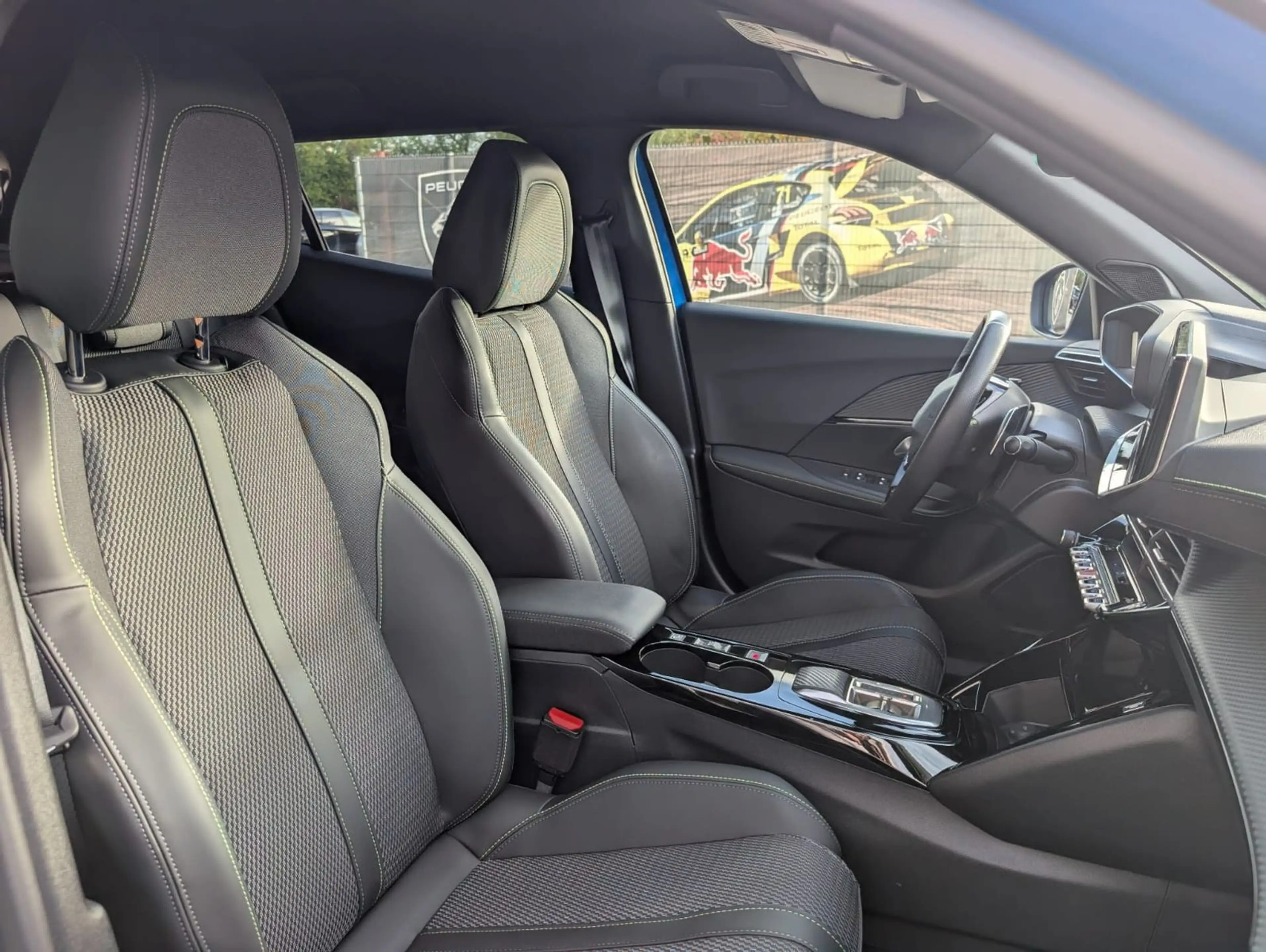 Peugeot 2008 GT 130 EAT8 KAMERA GRIP CONTR. NUR 13900 KM — photo 9
