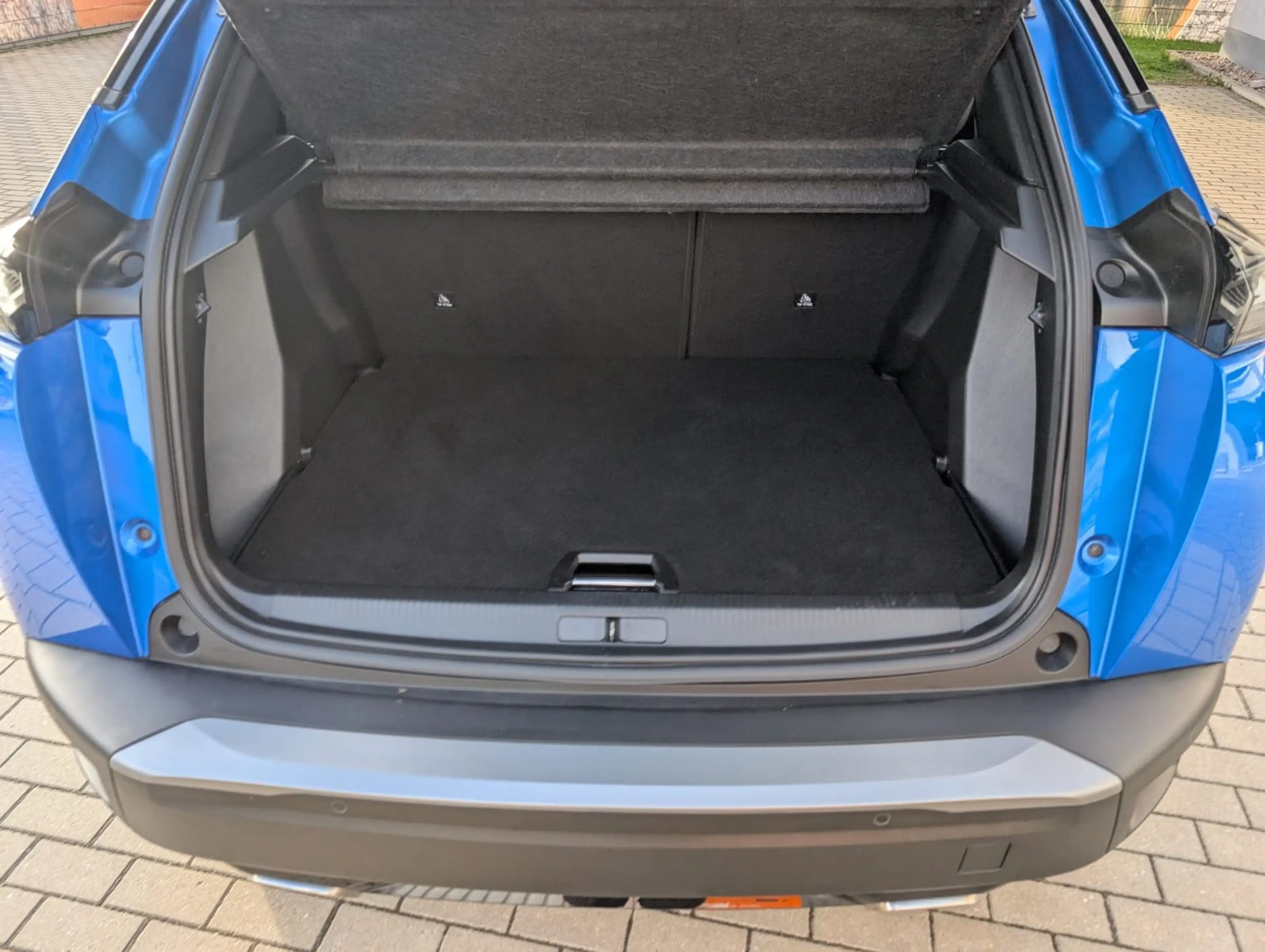 Peugeot 2008 GT 130 EAT8 KAMERA GRIP CONTR. NUR 13900 KM — photo 15