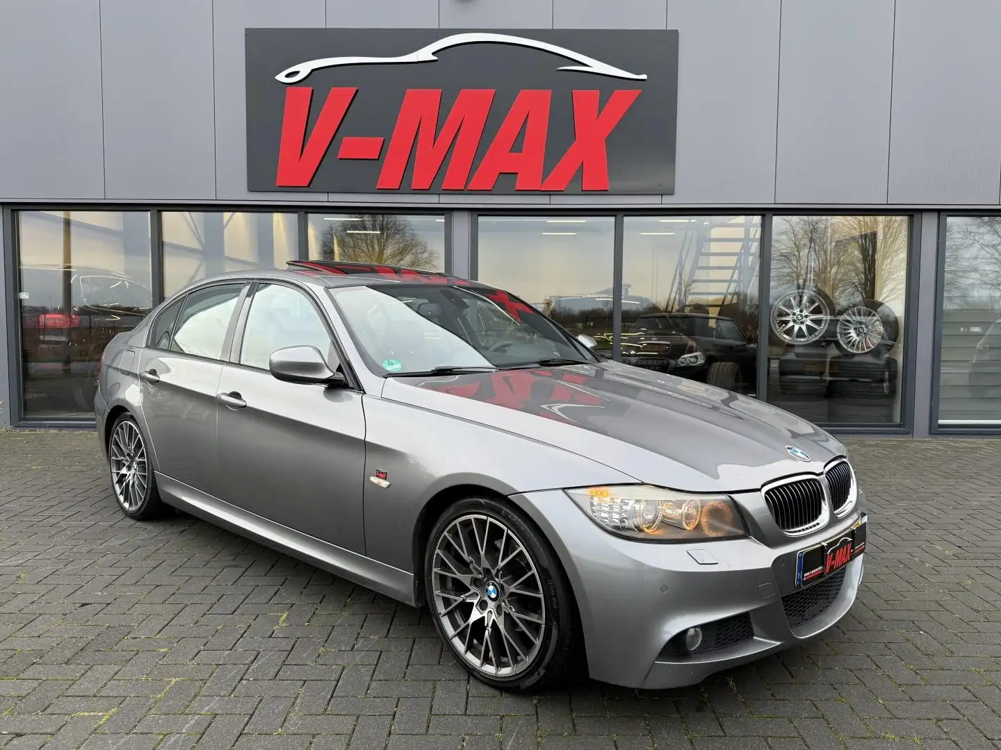 BMW 318 318i 2.0 M-Sport Edition Navi Leder Stoelvw Xenon Grijs - 2