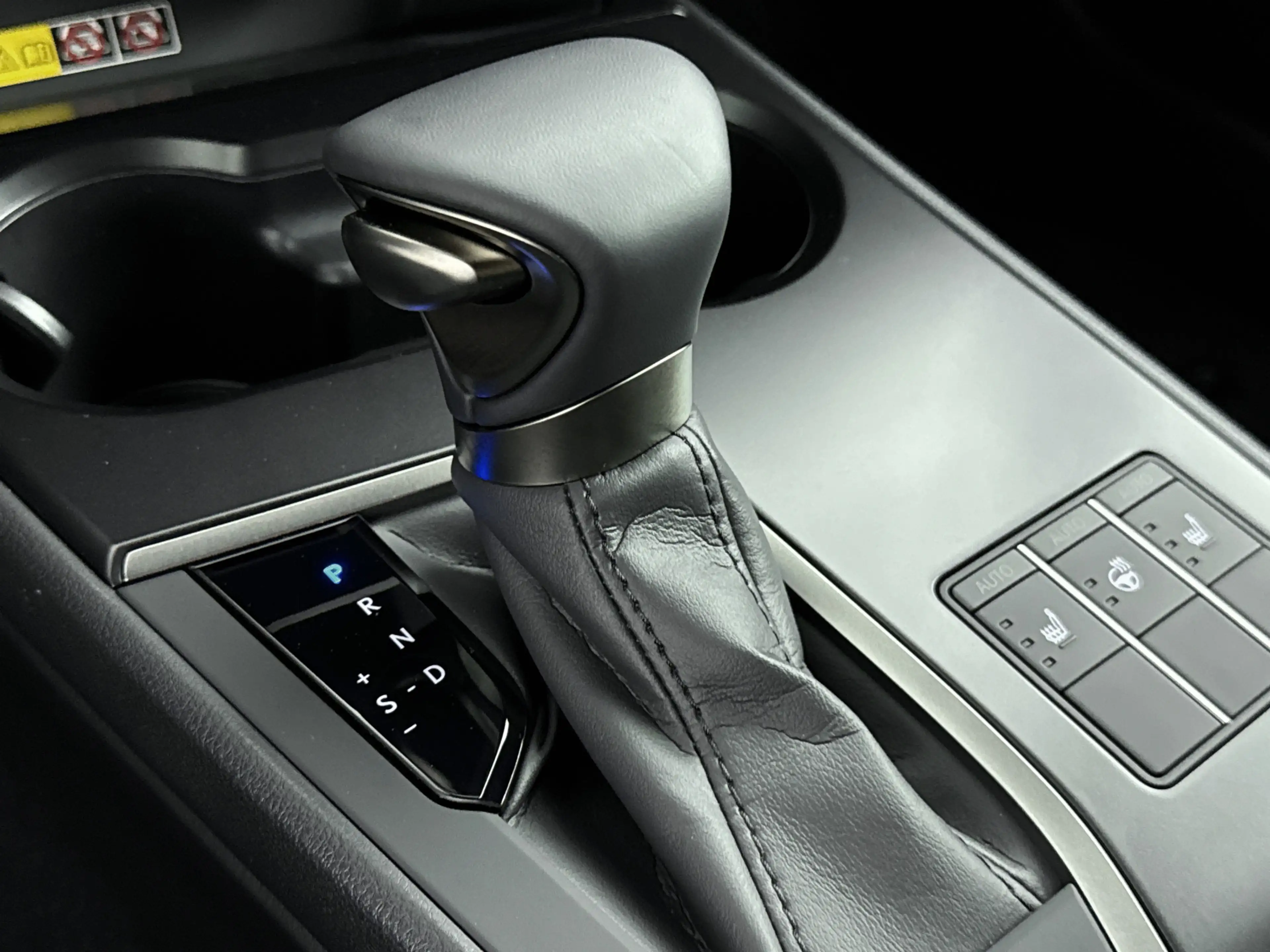 Lexus UX 250h F-Sport Design Limited | Zwart lederen bekleding | — photo 13