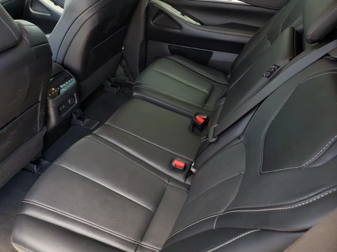 Infiniti QX60 снимка Infiniti QX60
