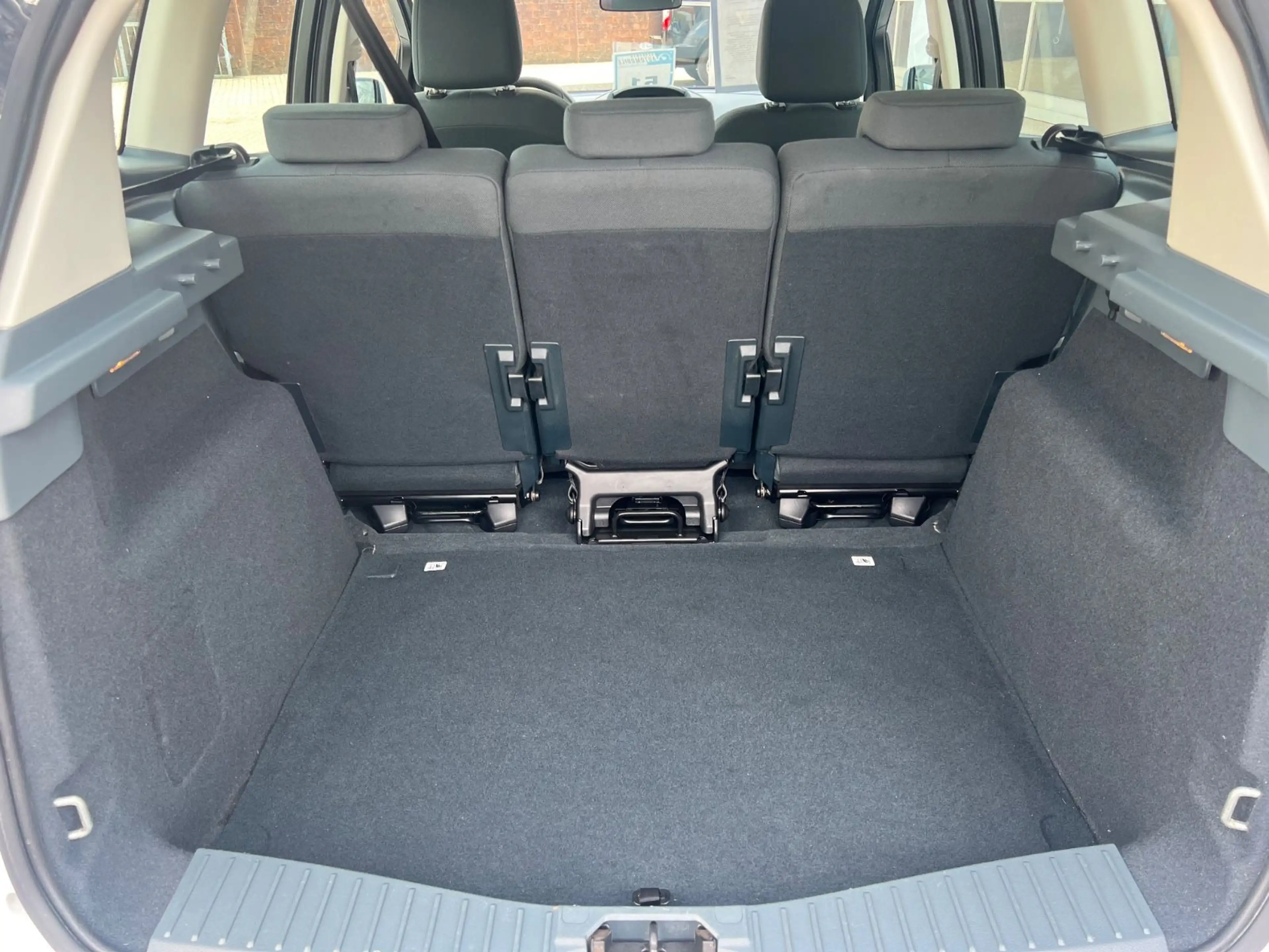 Ford C-Max C-MAX Ambiente — photo 14