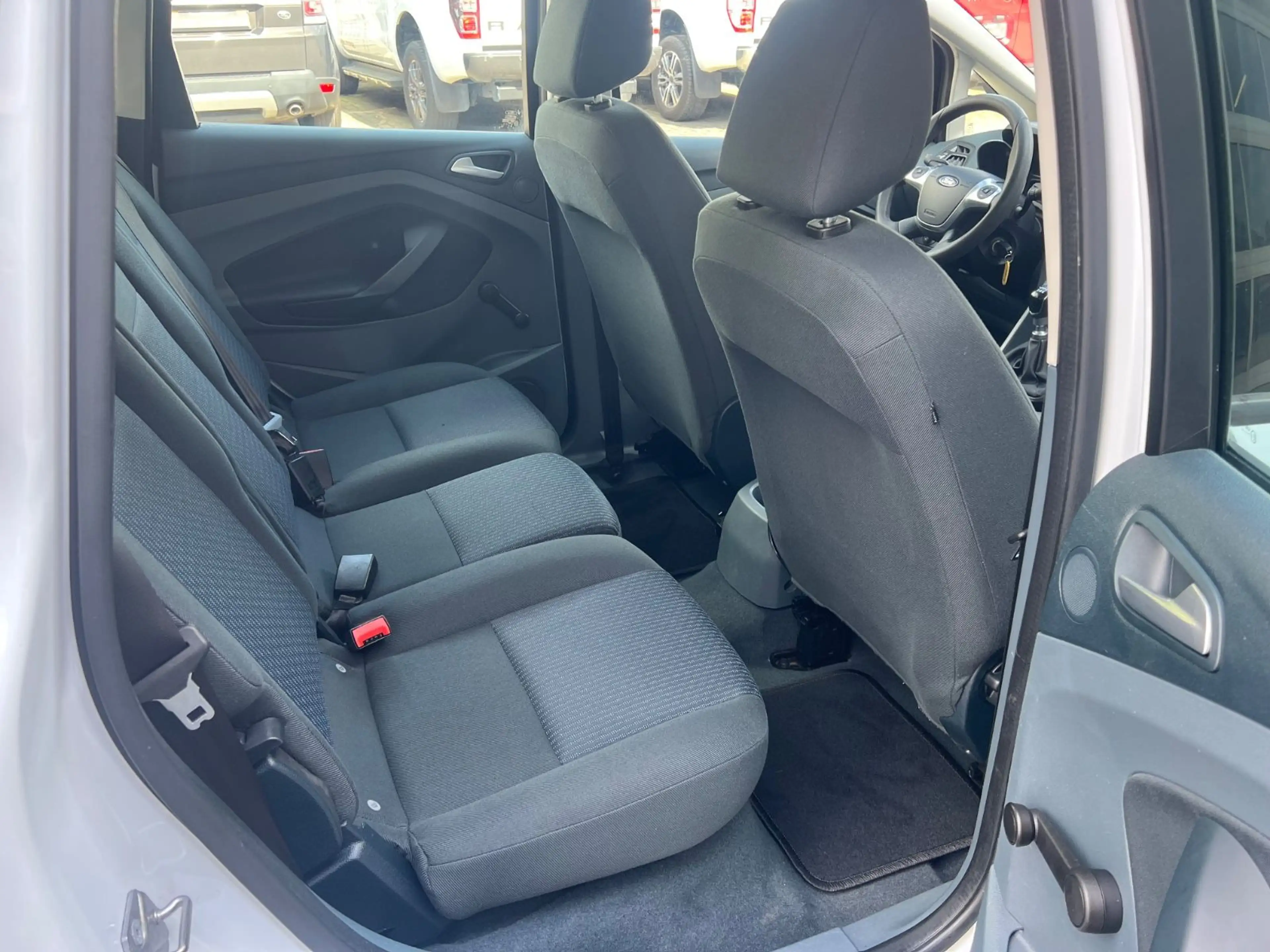 Ford C-Max C-MAX Ambiente — photo 15