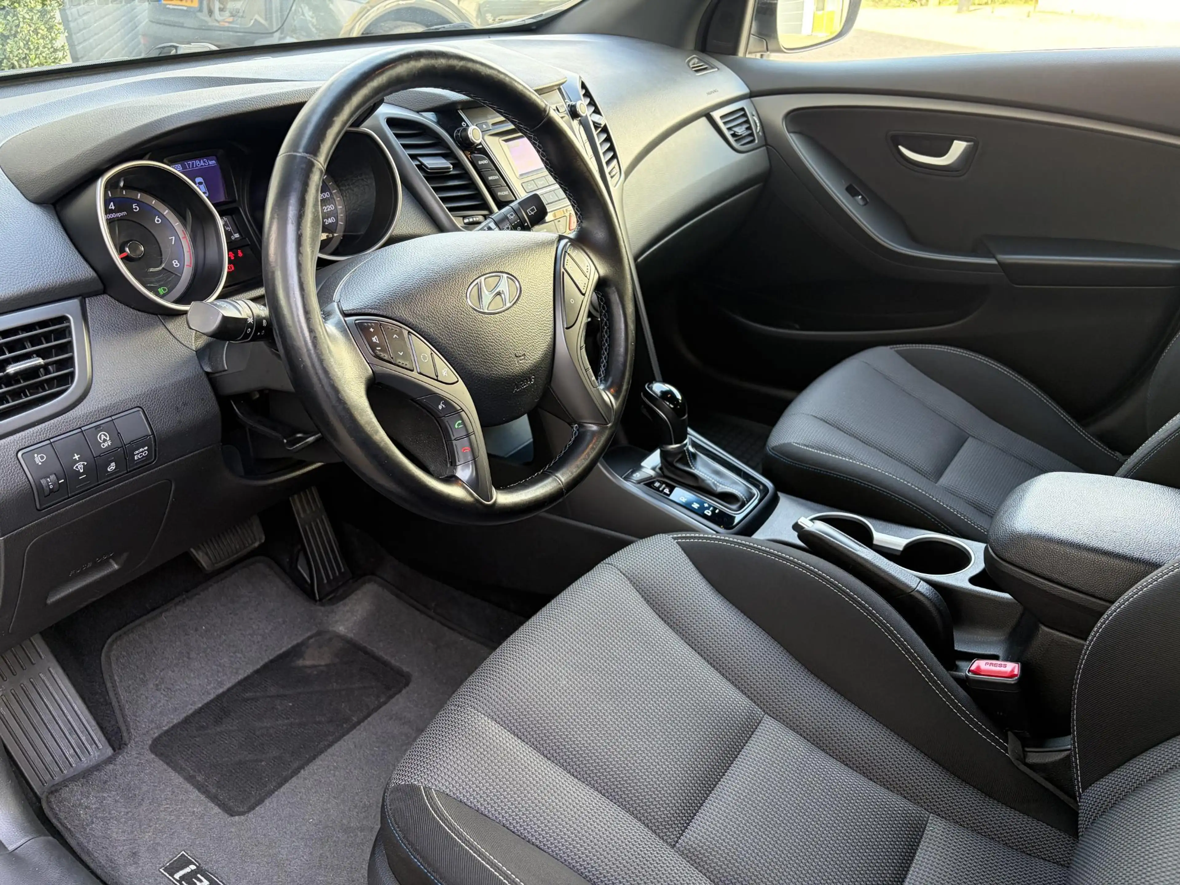 Hyundai i30 Wagon 1.6 GDi Comfort | Parkeer sensoren | Stoel v — photo 10