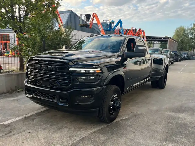 Dodge RAM 3500 Dually Crew Cab Limited 6.7TD HO