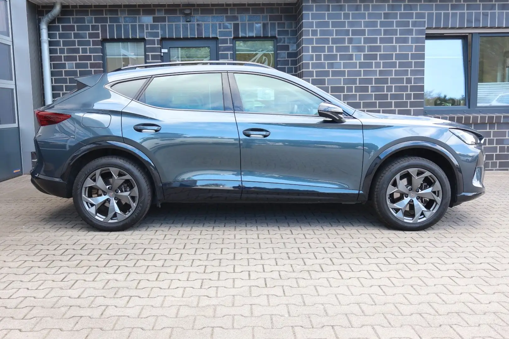 CUPRA Formentor 1.5 eTSI 110 kW neues Model/AHK schwen Grigio - 2