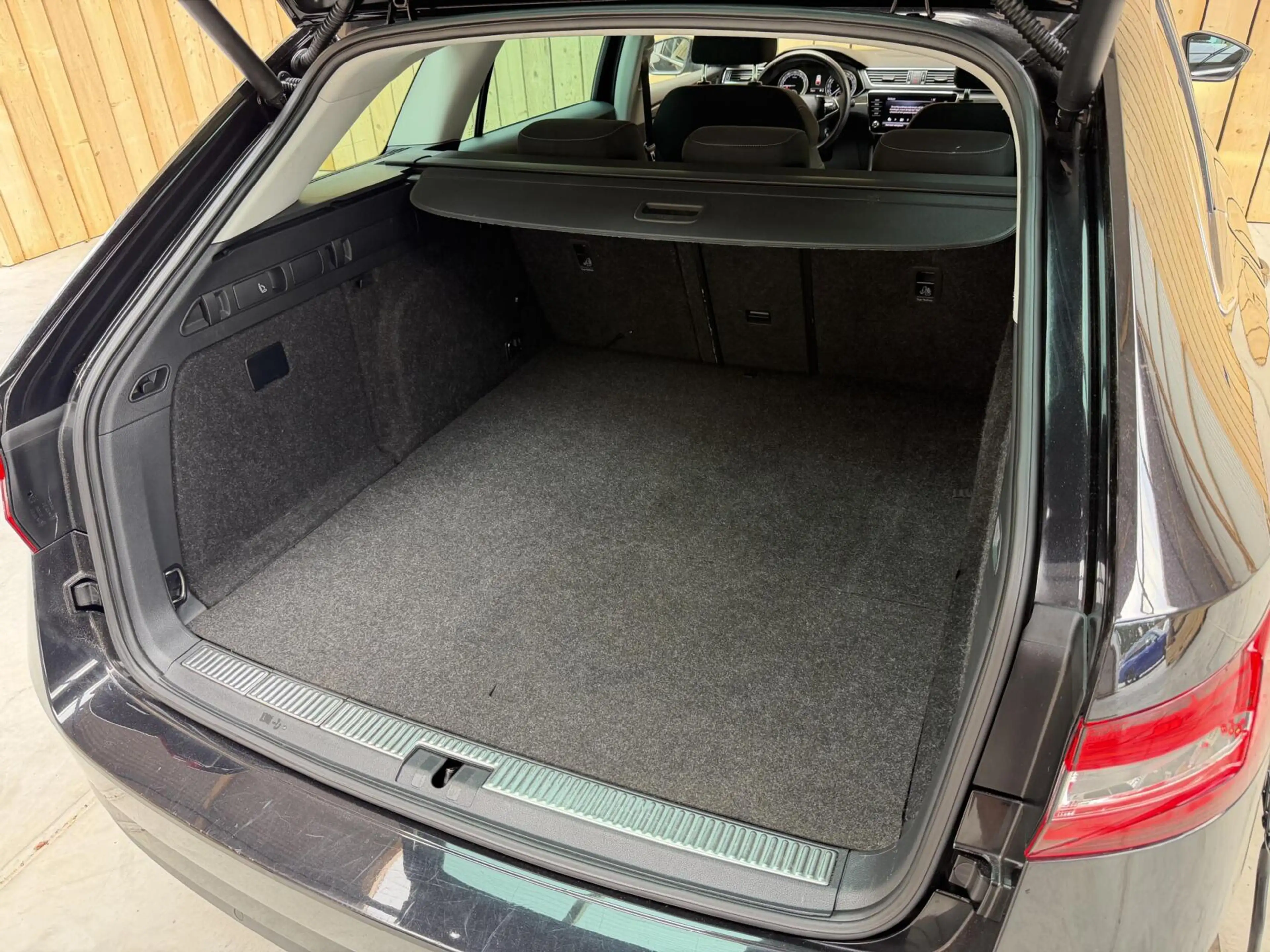 Skoda Superb Combi 1.4 TSI iV Business Edition Plus Trekhaak ui — photo 47